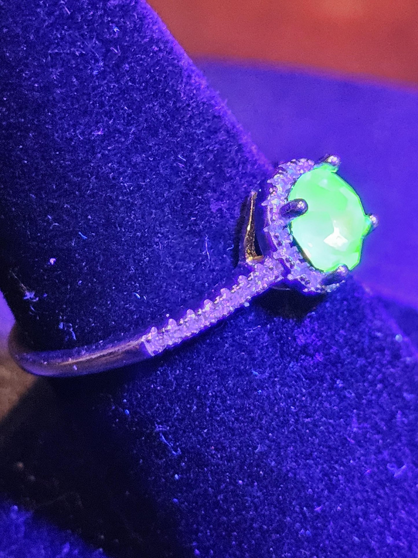 Bague en verre d'uranium taille ronde taille 5 à 10 LIRE LA DESCRIPTION nouvelle pierre de verre d'uranium vintage en argent sterling qui brille sous la lumière noire / UV