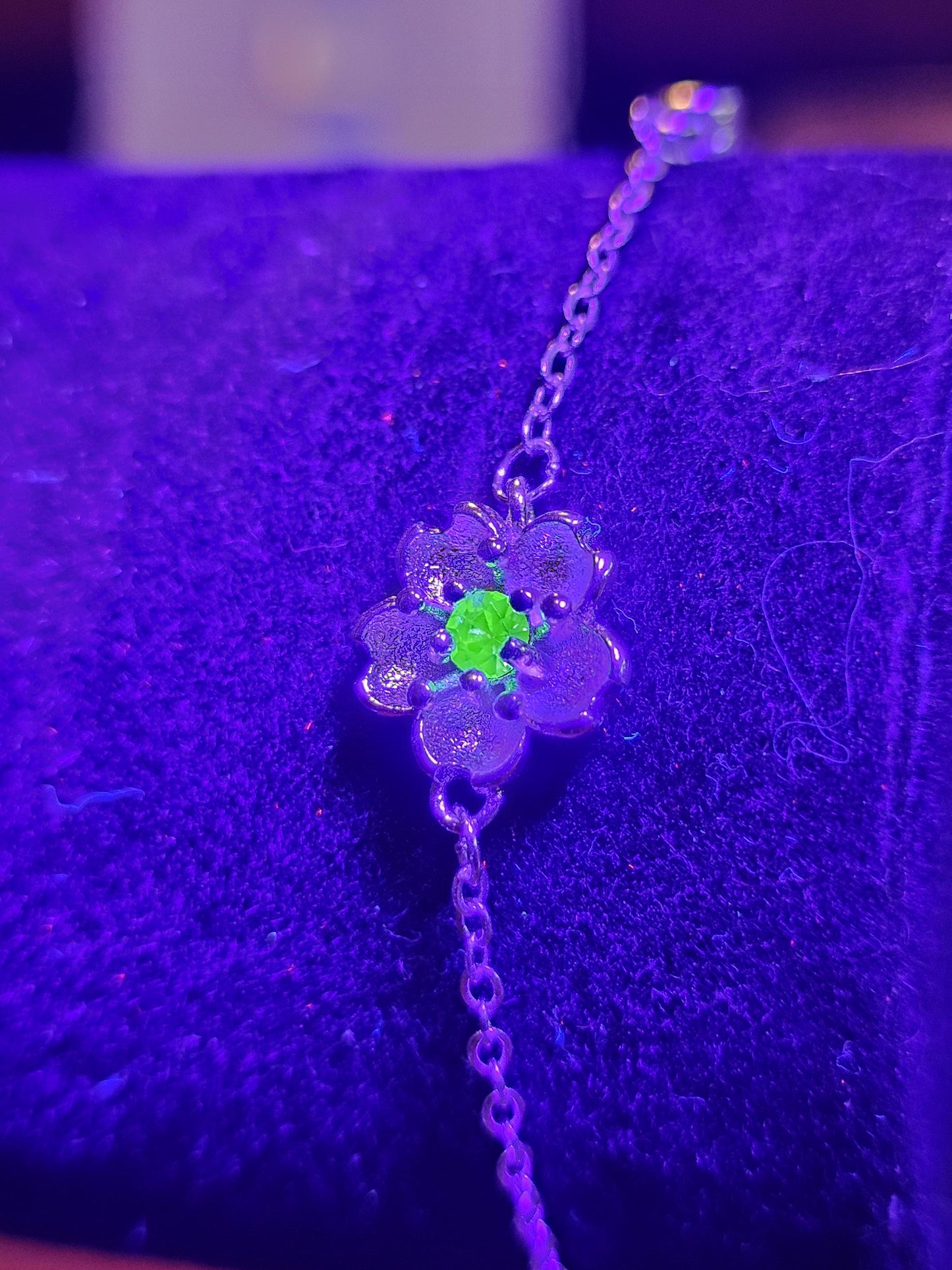 Coffret cadeau de bijoux en verre d'uranium Bague réglable en argent sterling, boucles d'oreilles, collier, bracelet vintage Le verre d'uranium brille sous la lumière noire/UV