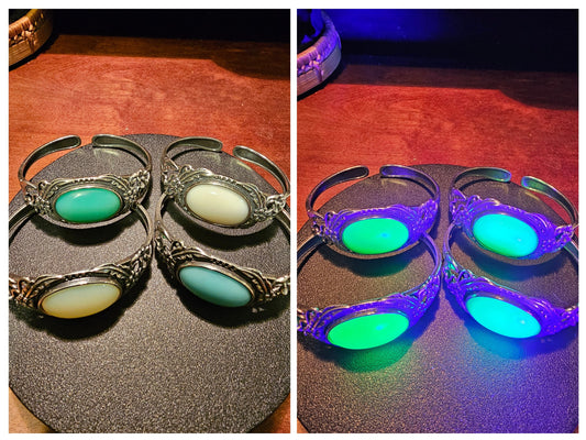 Bracelets en verre d'uranium neufs en argent sterling avec pierres ovales en verre d'uranium vintage de 25 x 18 mm qui brillent sous la lumière noire / UV