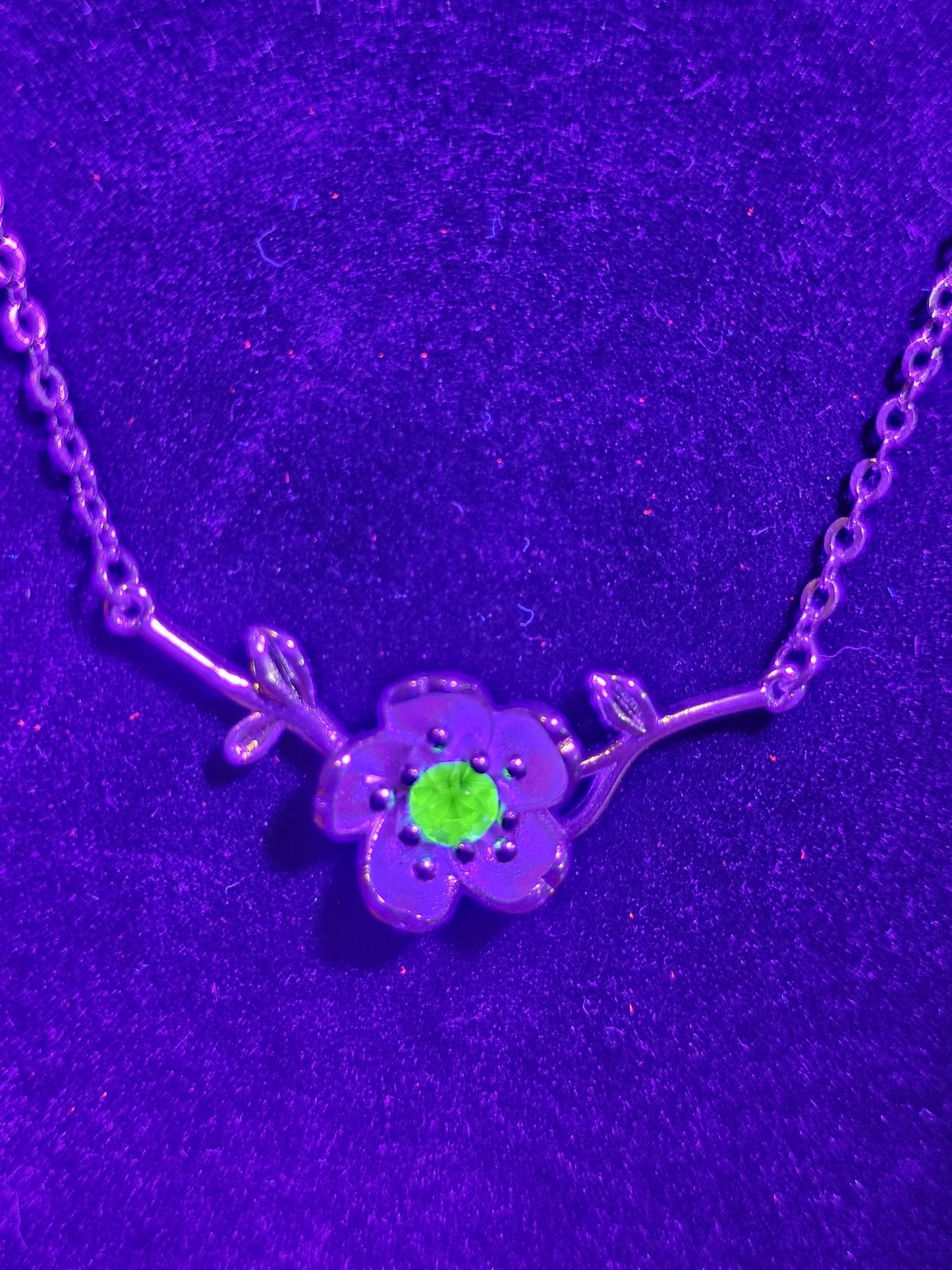 Coffret cadeau de bijoux en verre d'uranium Bague réglable en argent sterling, boucles d'oreilles, collier, bracelet vintage Le verre d'uranium brille sous la lumière noire/UV