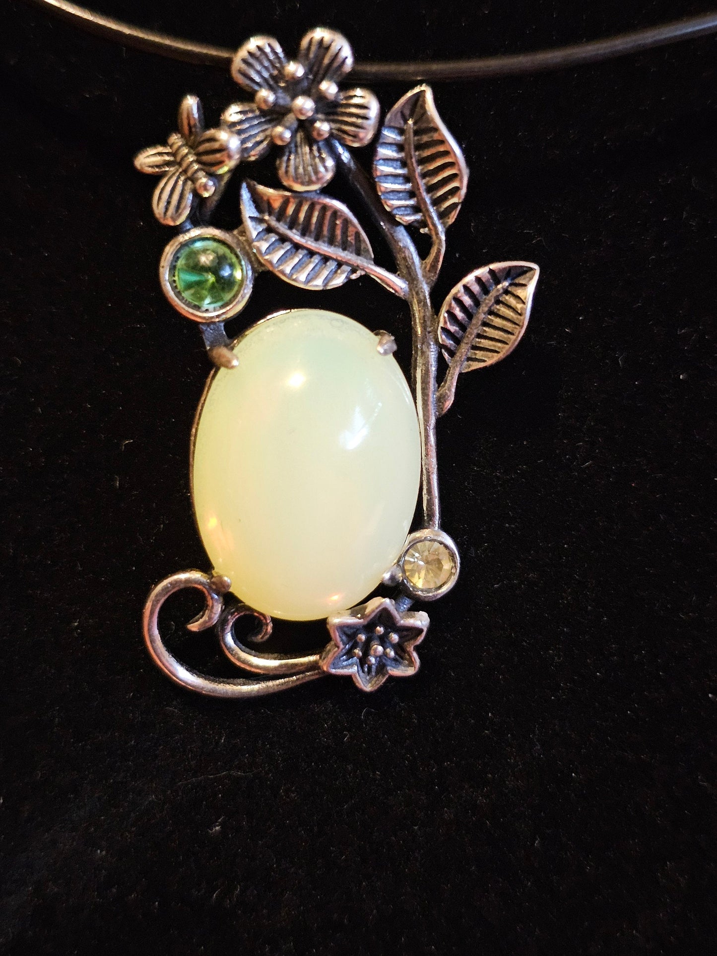 Pendentif en verre d'uranium, magnifique nouveau cadre en argent sterling avec une grande pierre de verre d'uranium vintage 18x13 qui brille sous la lumière noire / UV