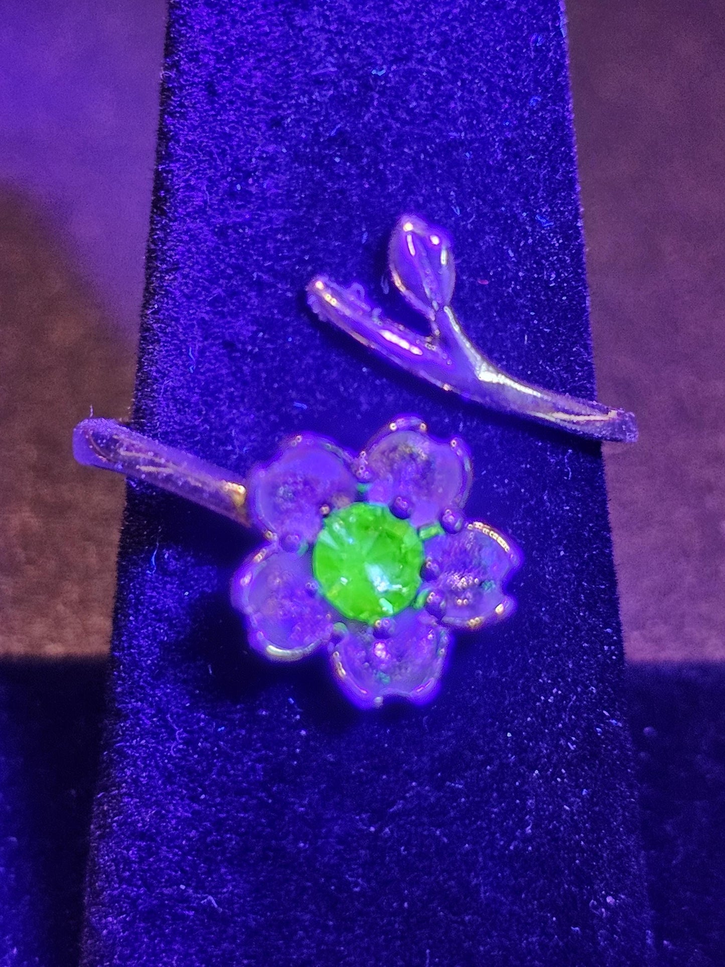 Coffret cadeau de bijoux en verre d'uranium Bague réglable en argent sterling, boucles d'oreilles, collier, bracelet vintage Le verre d'uranium brille sous la lumière noire/UV