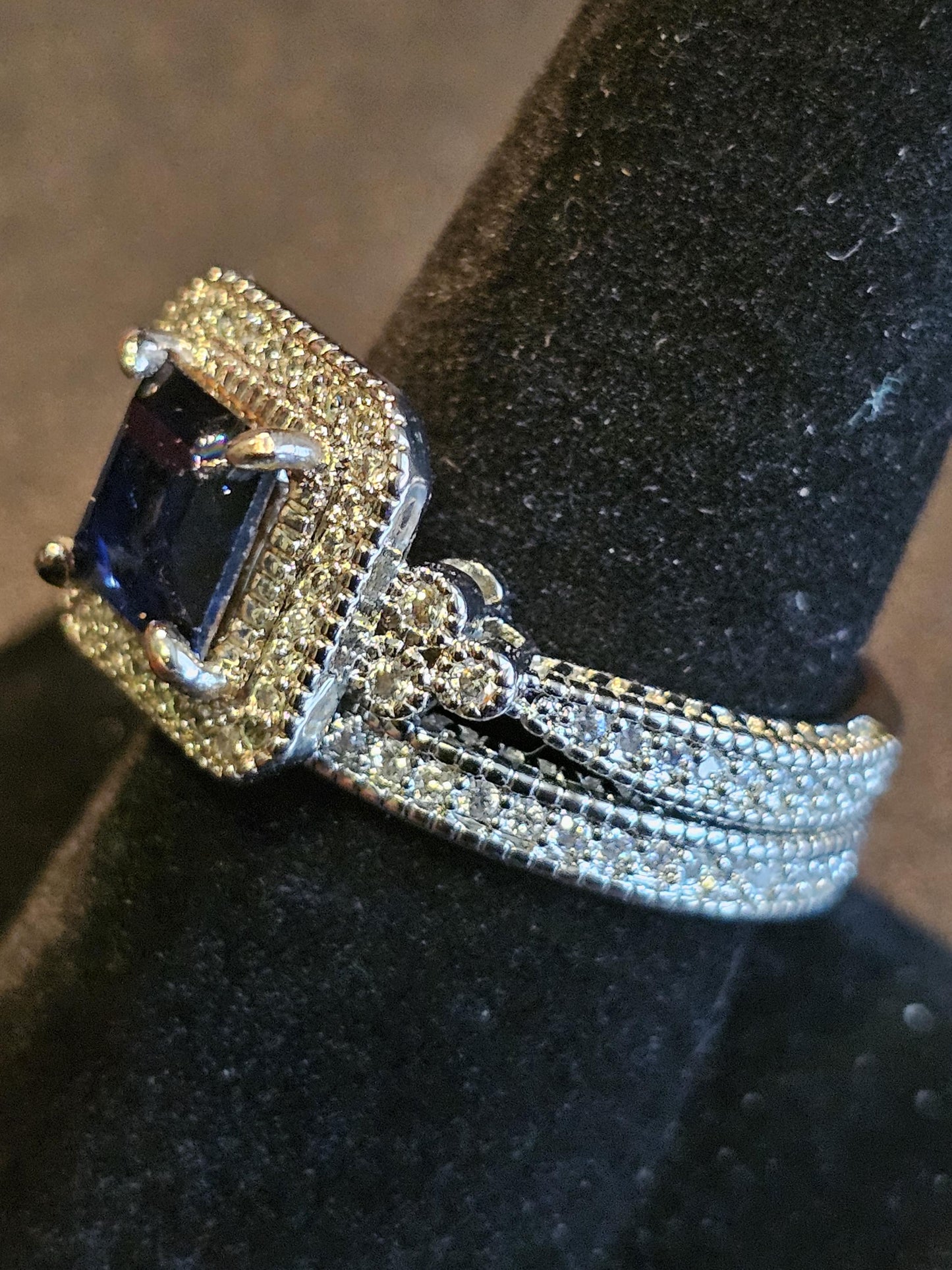 Bague en verre d'uranium taille princesse taille 9 nouvelle argent sterling bleu vintage pierre de taille carrée en verre d'uranium qui brille sous la lumière noire / UV
