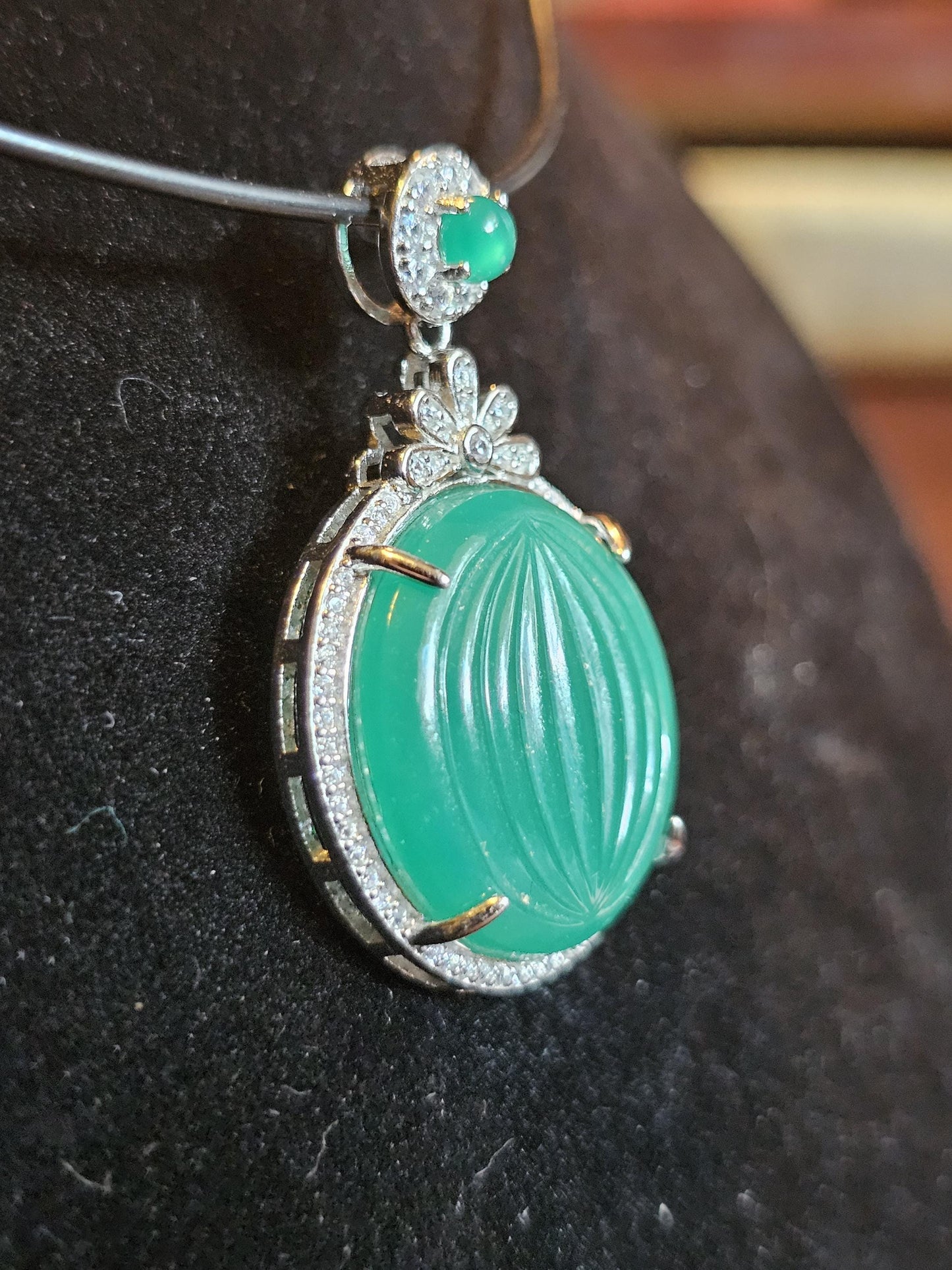 Pendentif en verre d'uranium, nouveau cadre en argent sterling avec un énorme rond en verre d'uranium Art déco vintage de 22 mm qui brille sous la lumière noire / UV