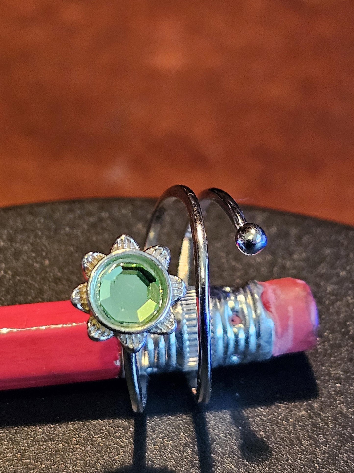 Bague réglable en verre d'uranium, en argent sterling neuf, avec une pierre de verre d'uranium verte ou rose vintage de 6 mm qui brille sous la lumière noire