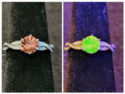 Bague en verre d'uranium taille ronde, taille 6 à 10, en argent sterling, avec une pierre en verre d'uranium rose vintage qui brille sous la lumière noire / UV