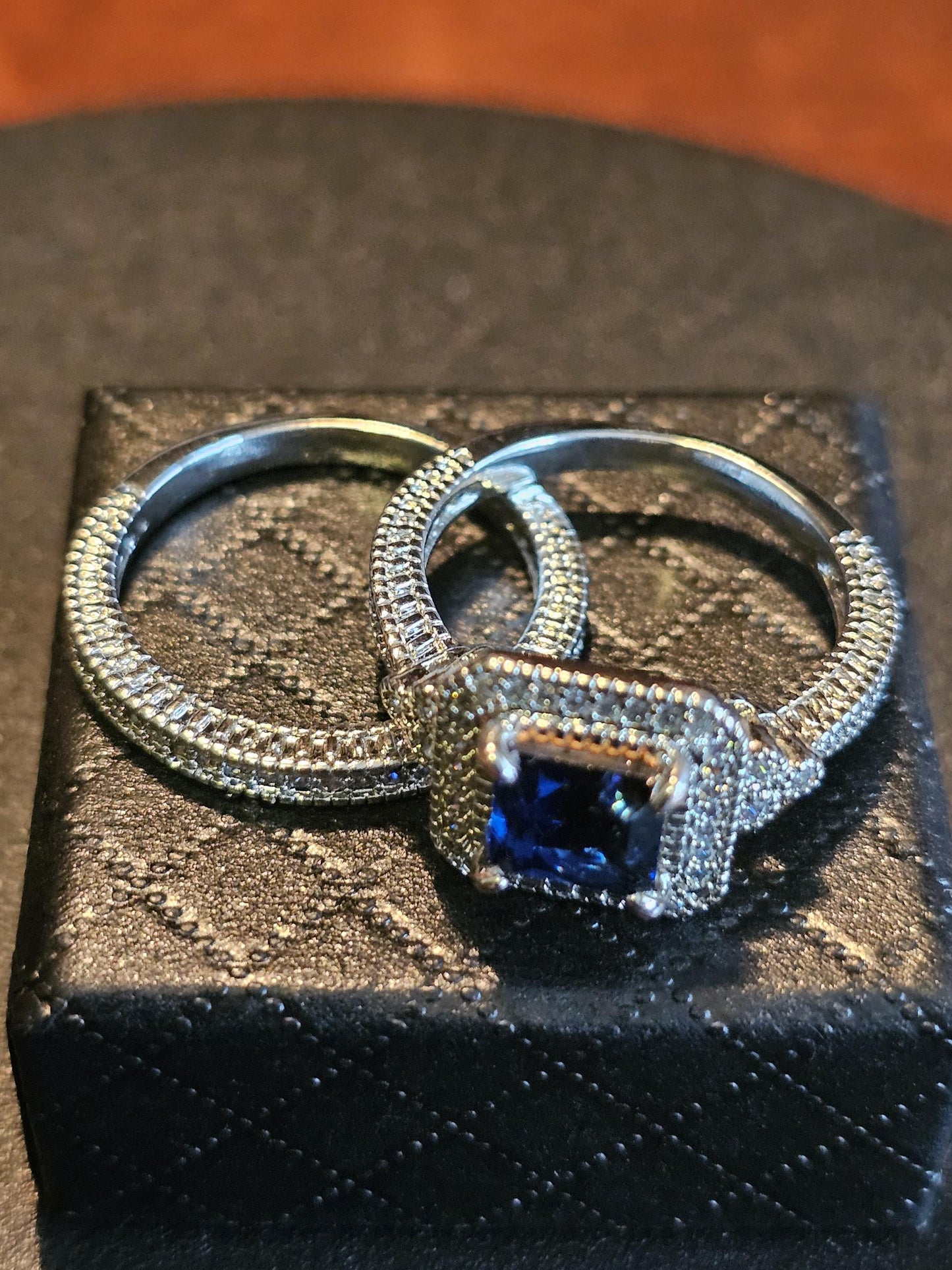 Bague en verre d'uranium taille princesse taille 9 nouvelle argent sterling bleu vintage pierre de taille carrée en verre d'uranium qui brille sous la lumière noire / UV
