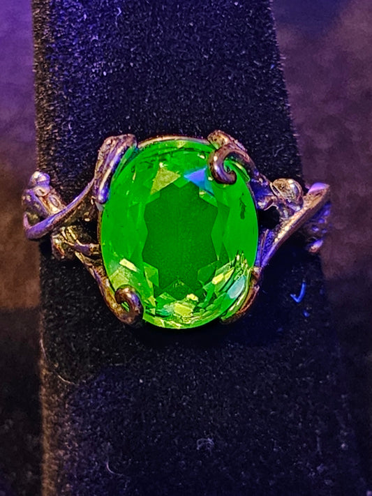 Bague réglable en verre d'uranium en argent sterling avec une grande pierre ovale en verre d'uranium vintage de taille ovale qui brille sous la lumière noire / UV