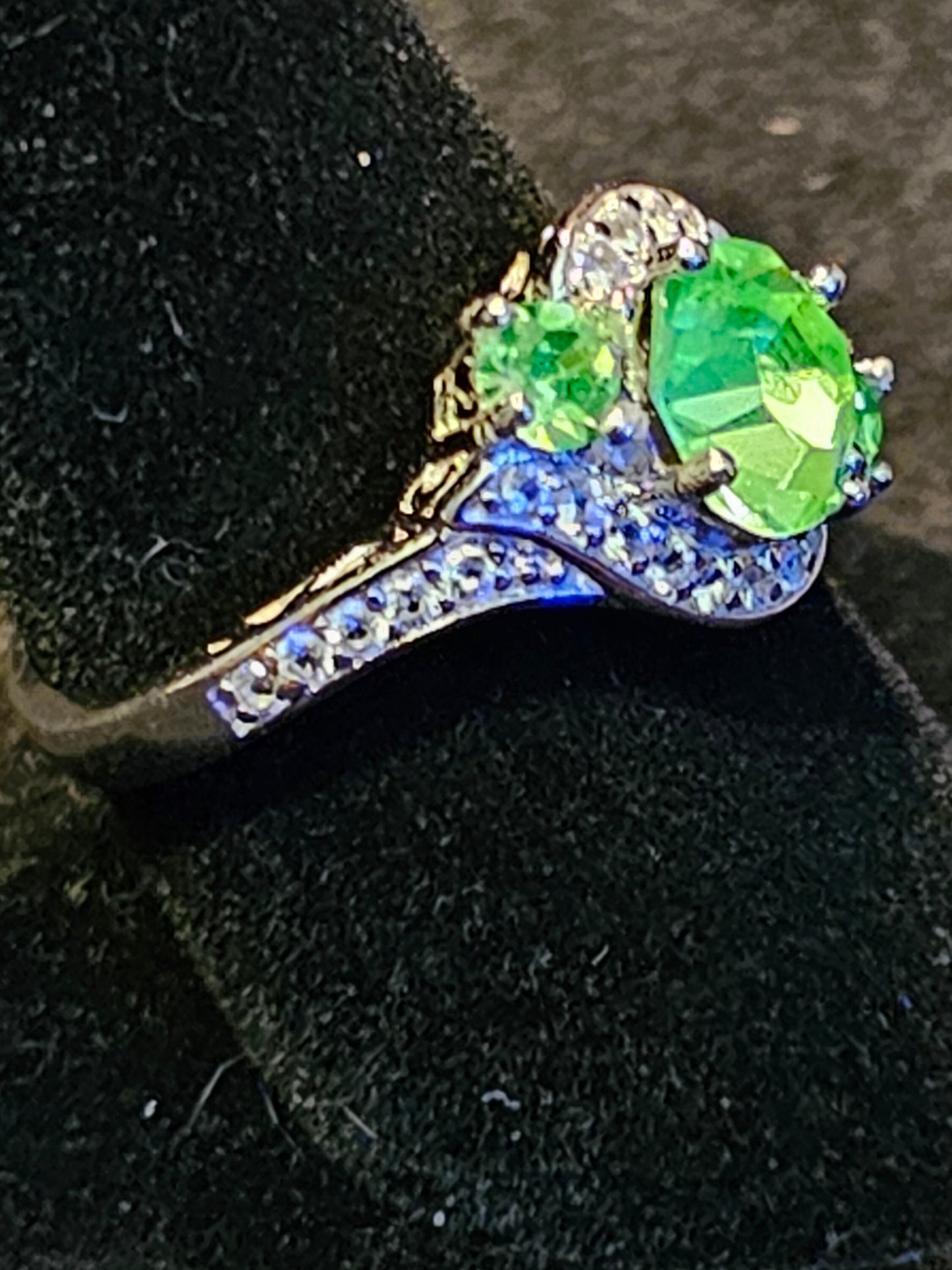 Uranium Glass Round cut three stone ring size 7 Sterling Silver with vintage round cut Uranium glass stones that glows under black/UV light
