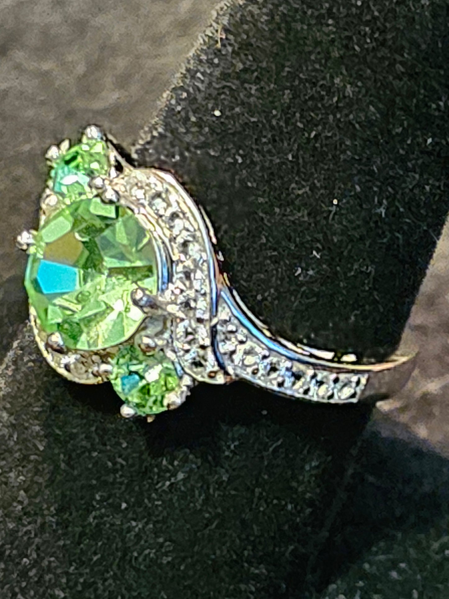 Uranium Glass Round cut three stone ring size 7 Sterling Silver with vintage round cut Uranium glass stones that glows under black/UV light