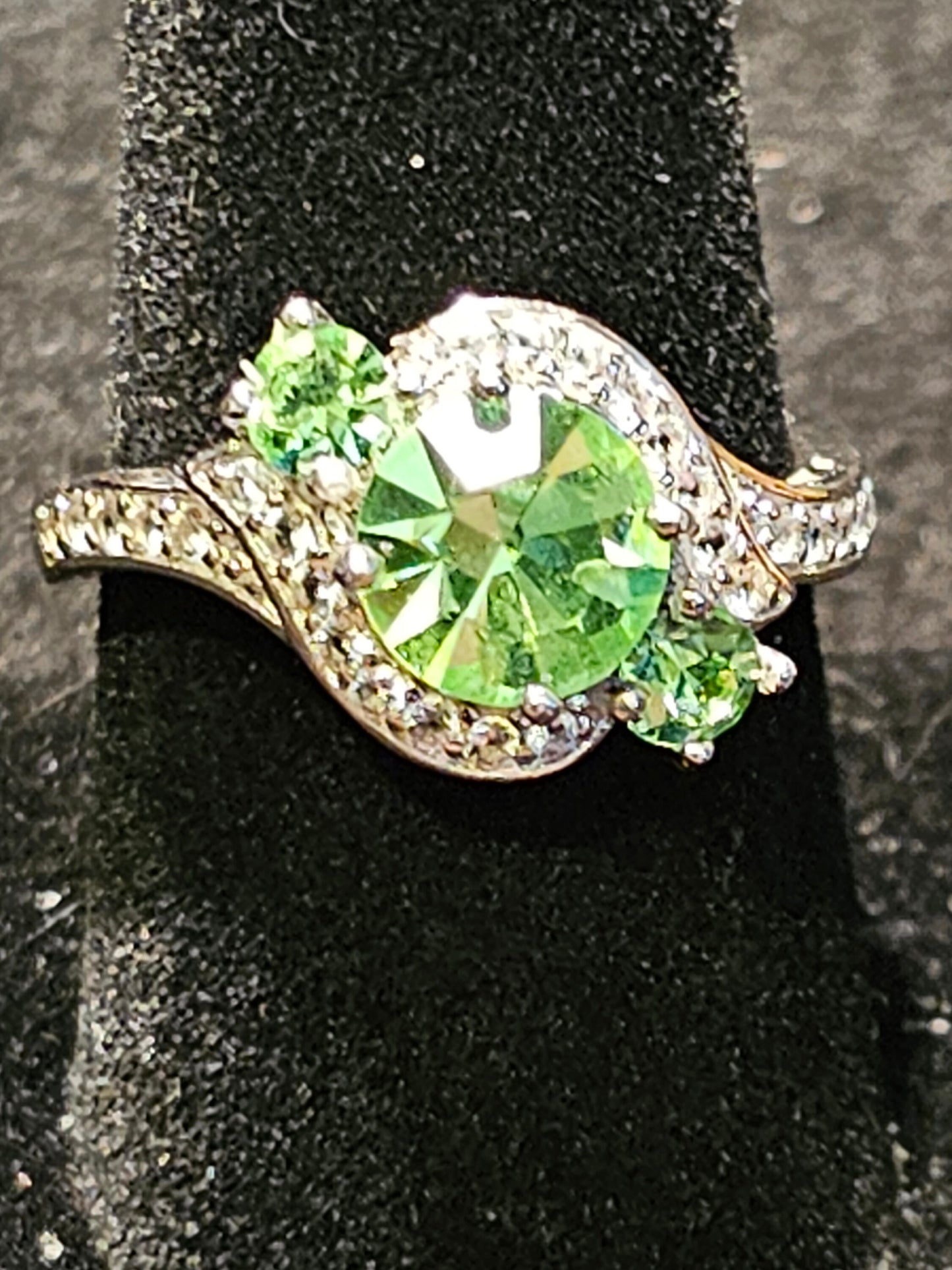Uranium Glass Round cut three stone ring size 7 Sterling Silver with vintage round cut Uranium glass stones that glows under black/UV light