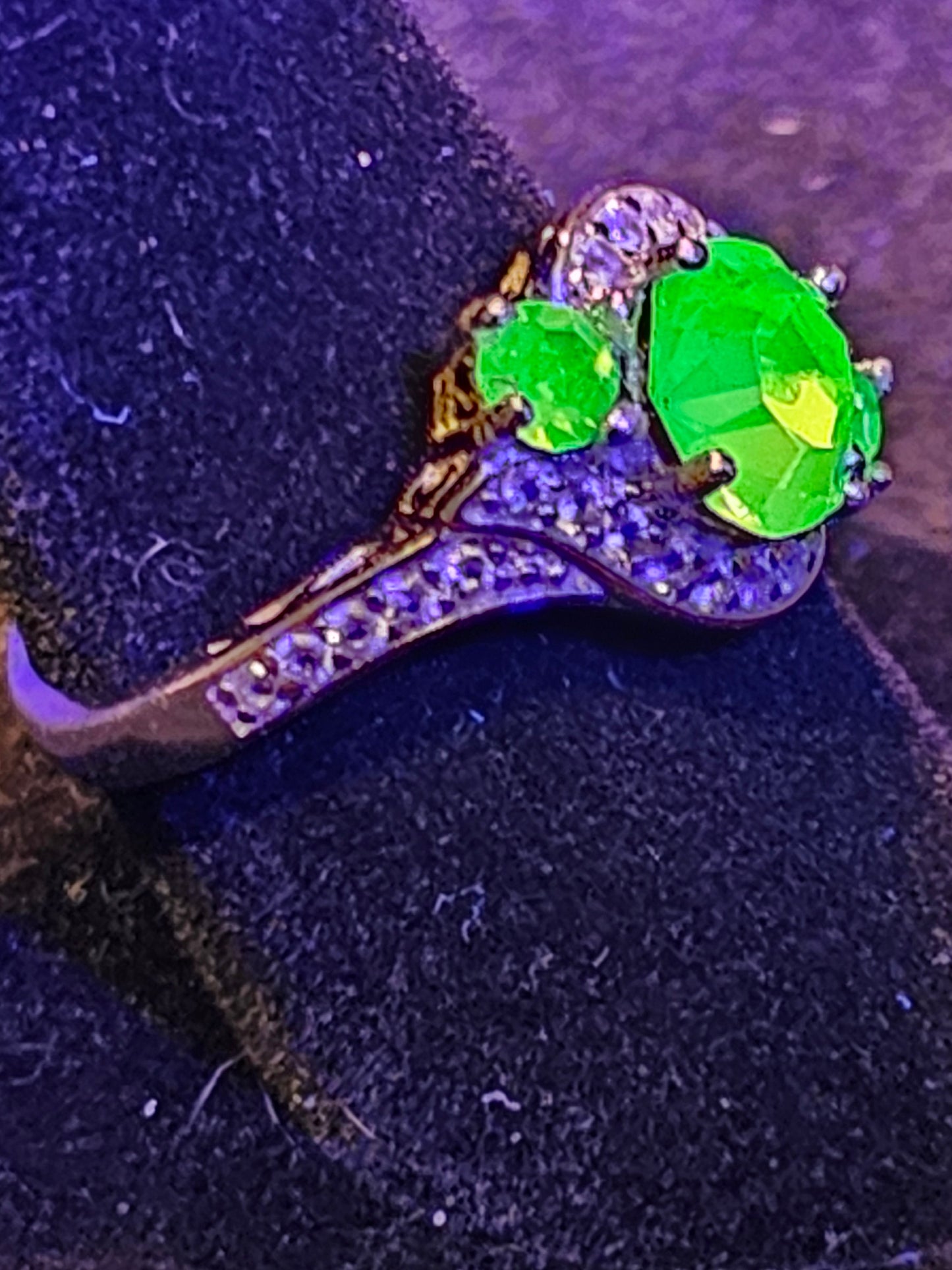 Uranium Glass Round cut three stone ring size 7 Sterling Silver with vintage round cut Uranium glass stones that glows under black/UV light