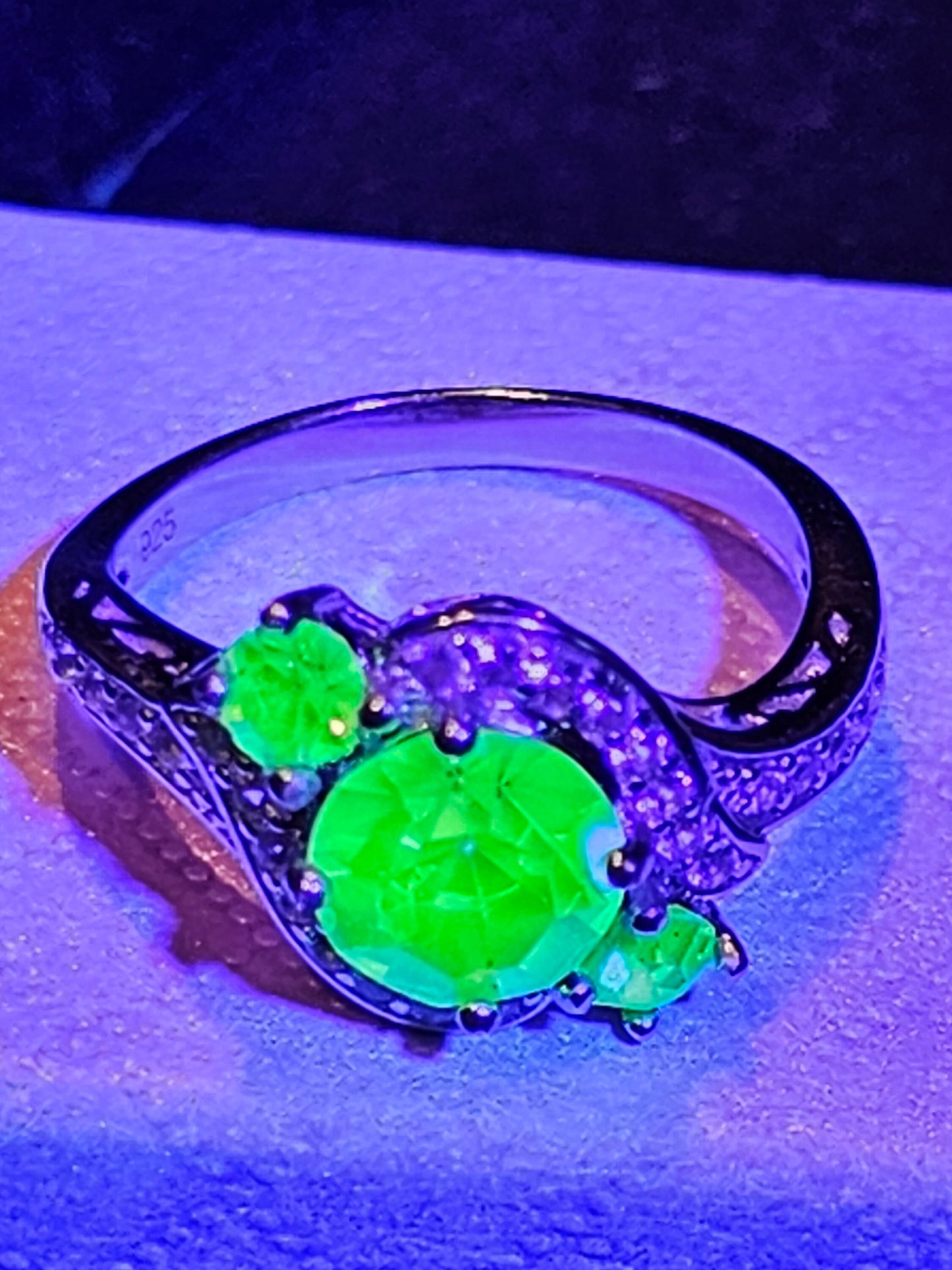 Uranium Glass Round cut three stone ring size 7 Sterling Silver with vintage round cut Uranium glass stones that glows under black/UV light