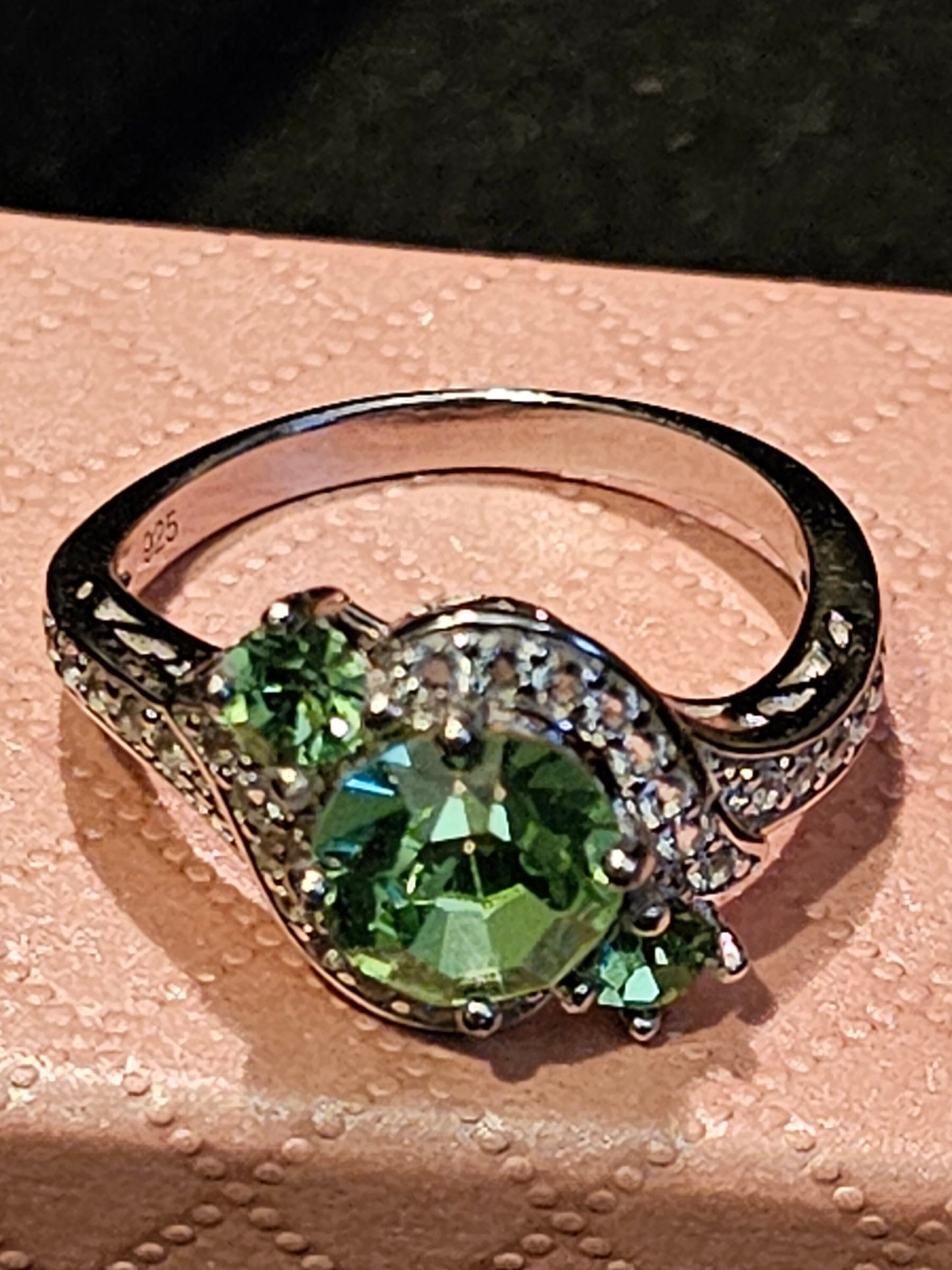 Uranium Glass Round cut three stone ring size 7 Sterling Silver with vintage round cut Uranium glass stones that glows under black/UV light
