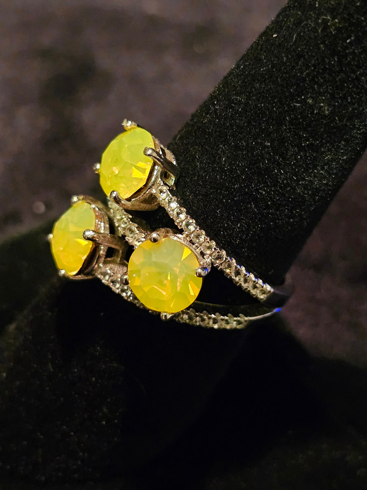 Uranium Glass Round cut Ring size 7 new Sterling Silver with 3 vintage Yellow Uranium glass stones that glows under black/UV light