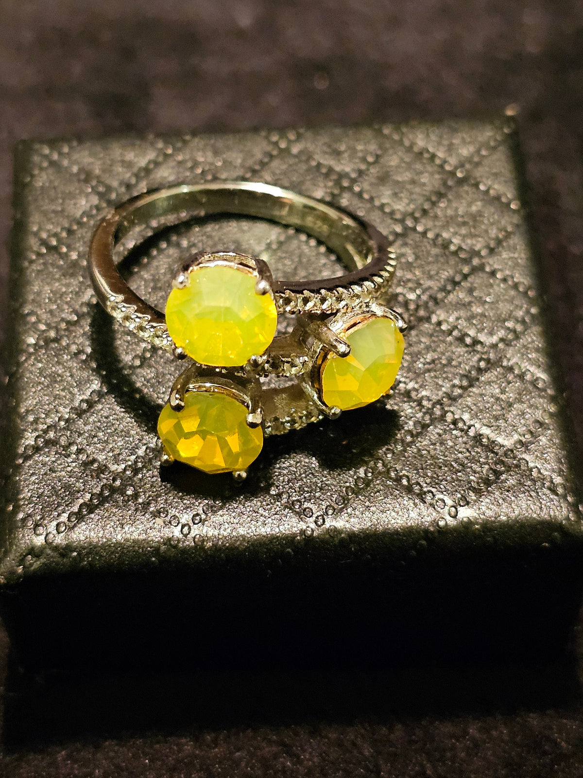 Uranium Glass Round cut Ring size 7 new Sterling Silver with 3 vintage Yellow Uranium glass stones that glows under black/UV light