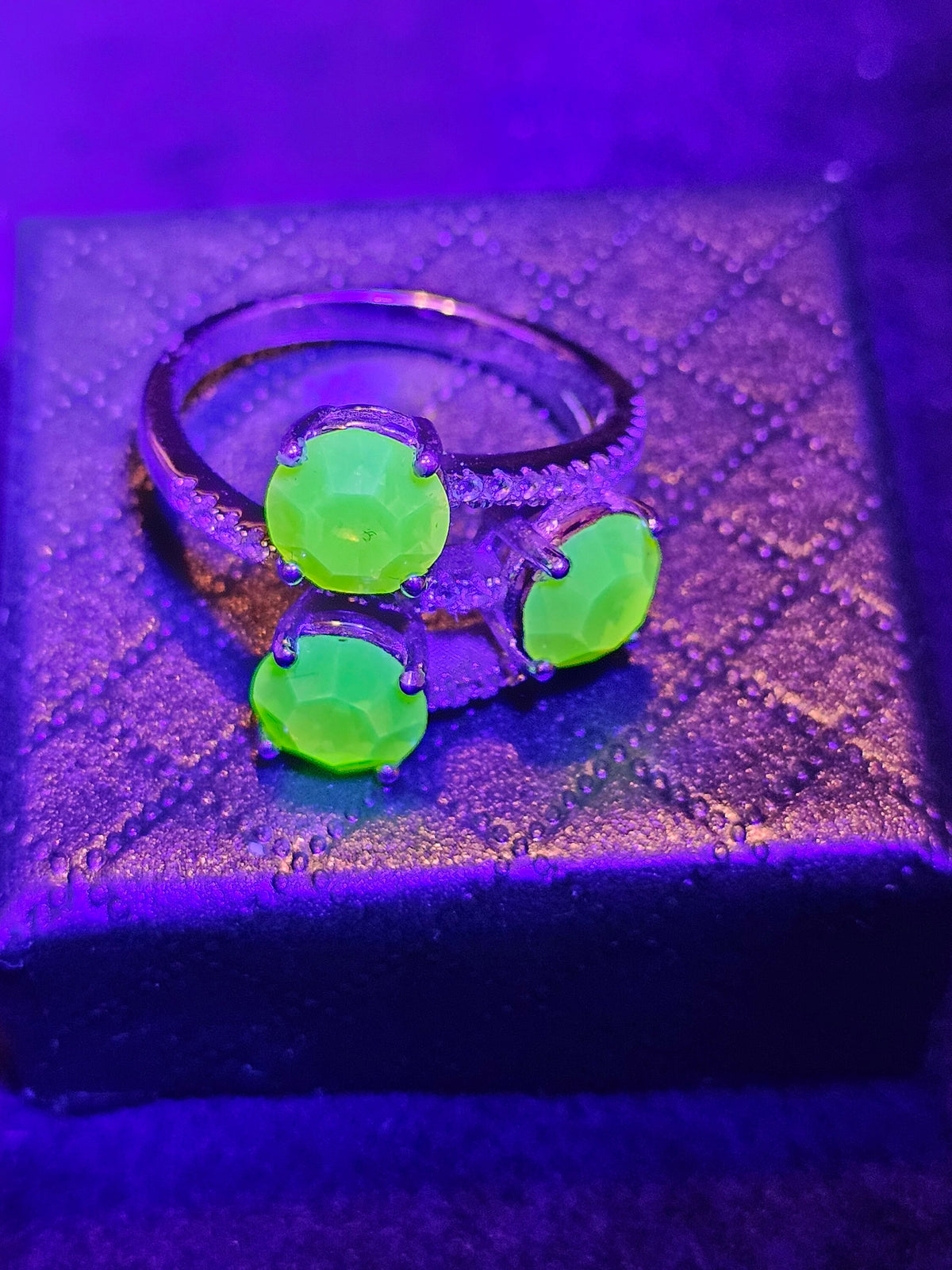 Uranium Glass Round cut Ring size 7 new Sterling Silver with 3 vintage Yellow Uranium glass stones that glows under black/UV light