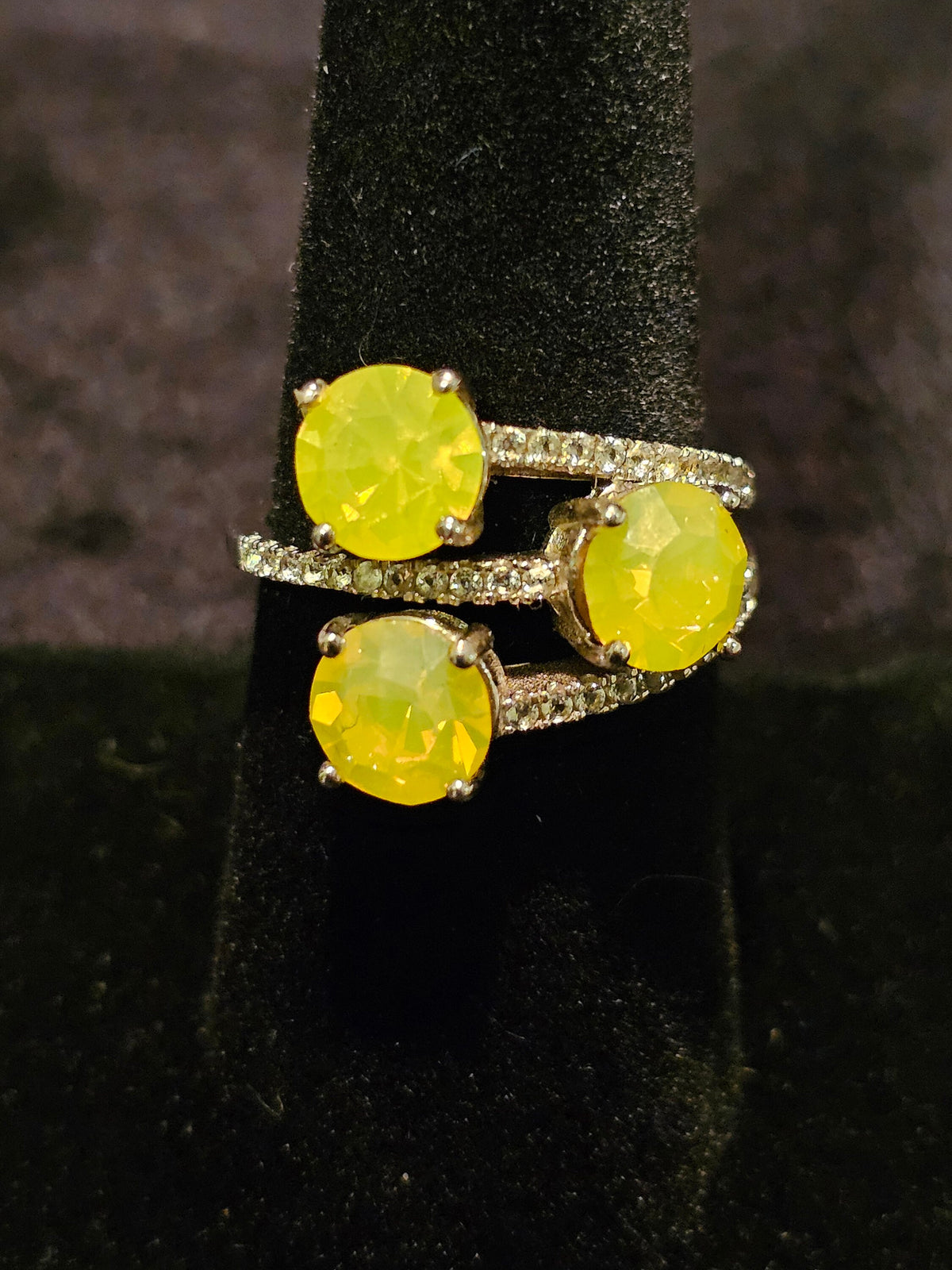 Uranium Glass Round cut Ring size 7 new Sterling Silver with 3 vintage Yellow Uranium glass stones that glows under black/UV light
