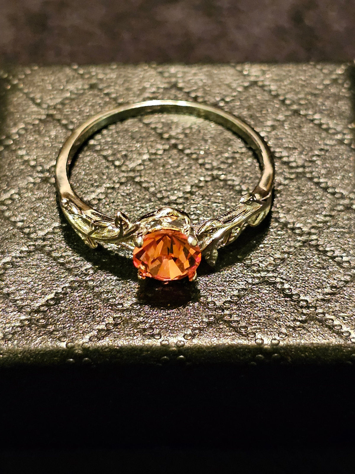 Uranium Glass Round cut Ring READ DESCRIPTION new Silver Plated with vintage Rare pink Uranium glass stone that glows under black / UV light