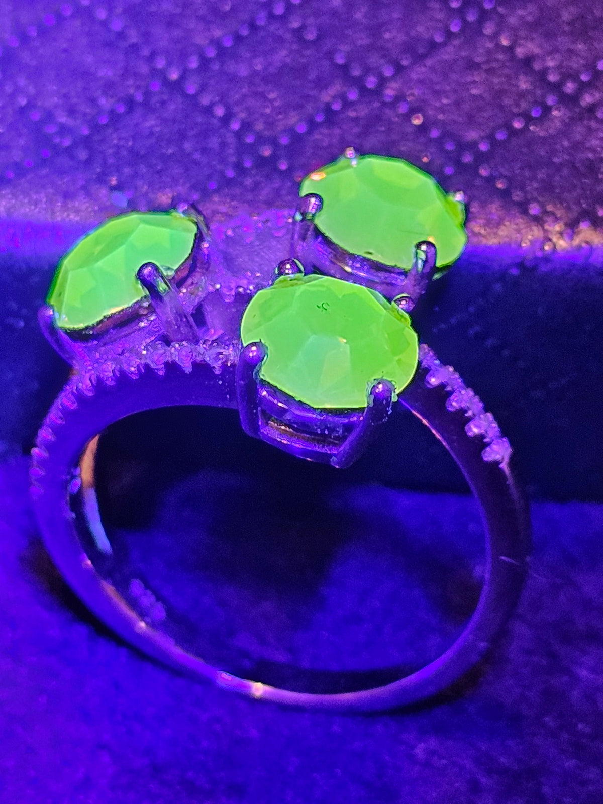 Uranium Glass Round cut Ring size 7 new Sterling Silver with 3 vintage Yellow Uranium glass stones that glows under black/UV light