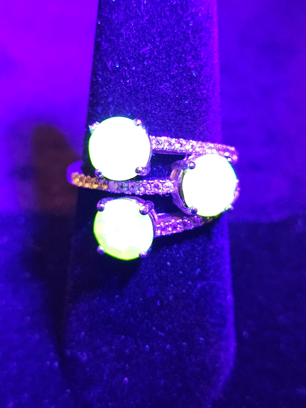 Uranium Glass Round cut Ring size 7 new Sterling Silver with 3 vintage Yellow Uranium glass stones that glows under black/UV light
