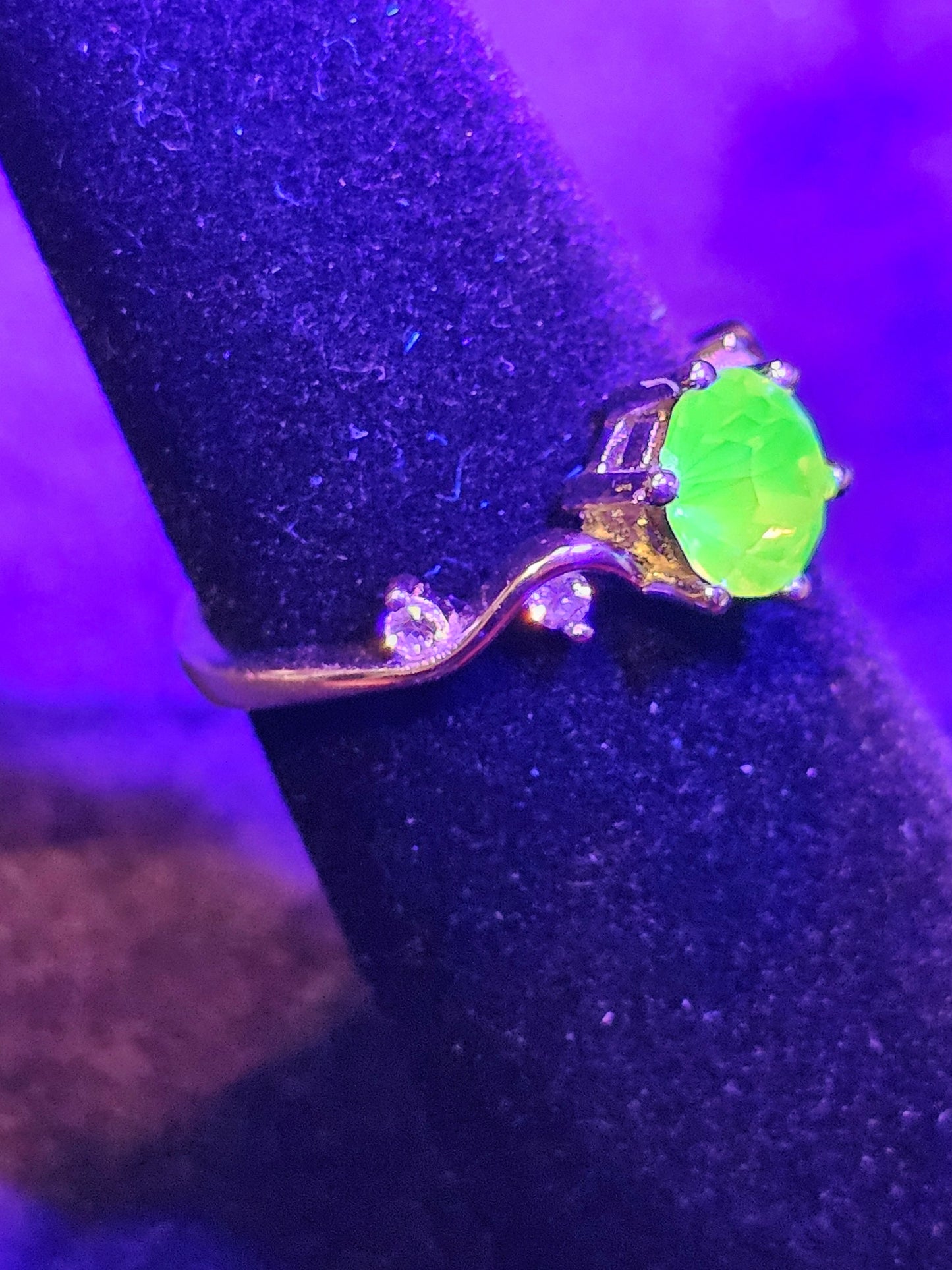Uranium Glass Round cut Ring size 5 to 11 new Sterling Silver with a vintage rare Pink Uranium glass stone that glows under black / UV light