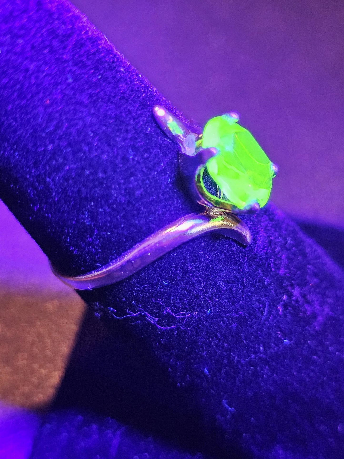 Uranium Glass Oval cut Ring size 5.5, 6, 6.5 in new Sterling Silver with a 8x6 mm Uranium glass stone that glows under black / UV light