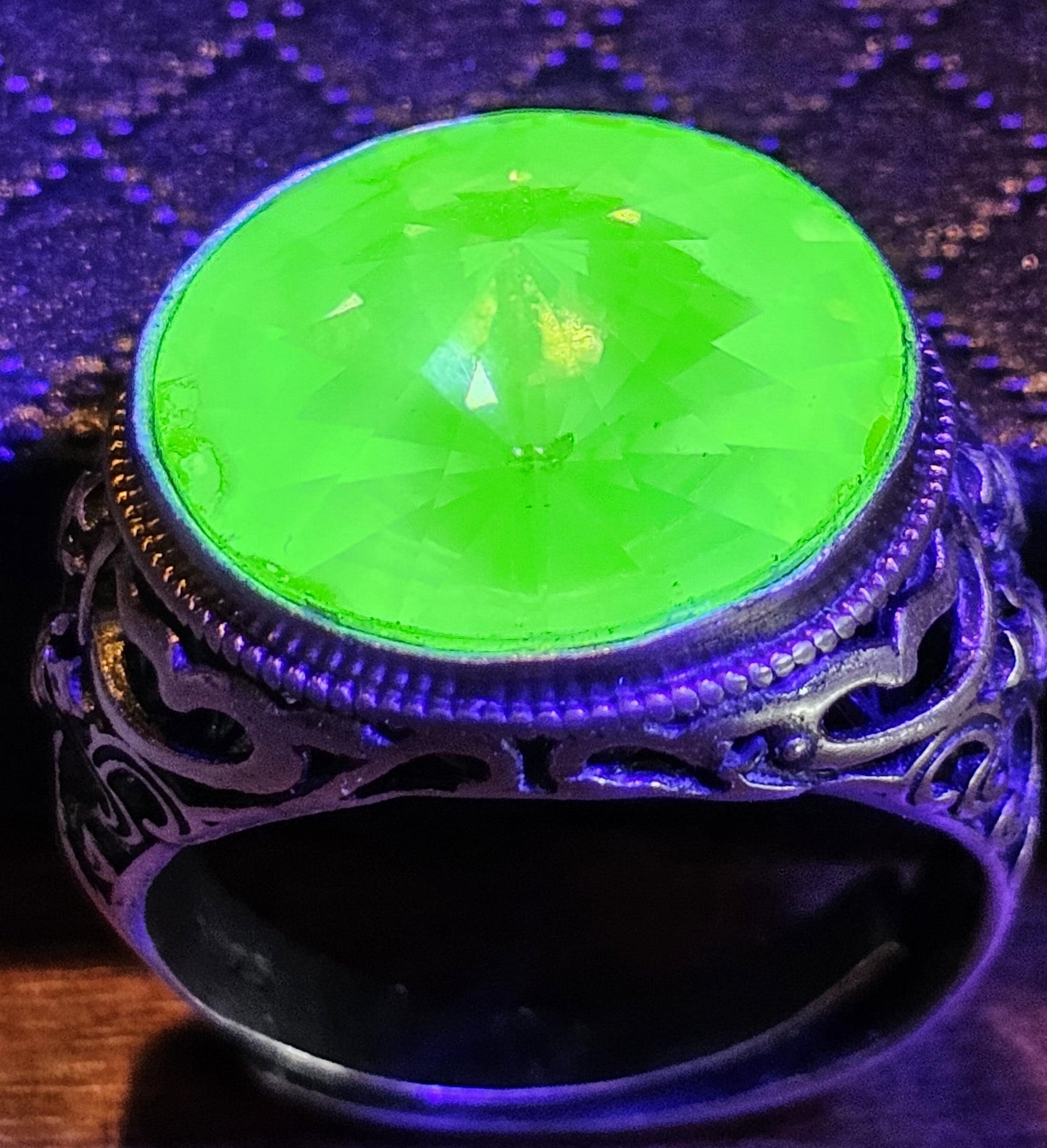 Uranium Glass Men Ring Adjustable with a large 18 mm vintage Uranium glass Rivolis style Round cut stone that glows under black/UV light