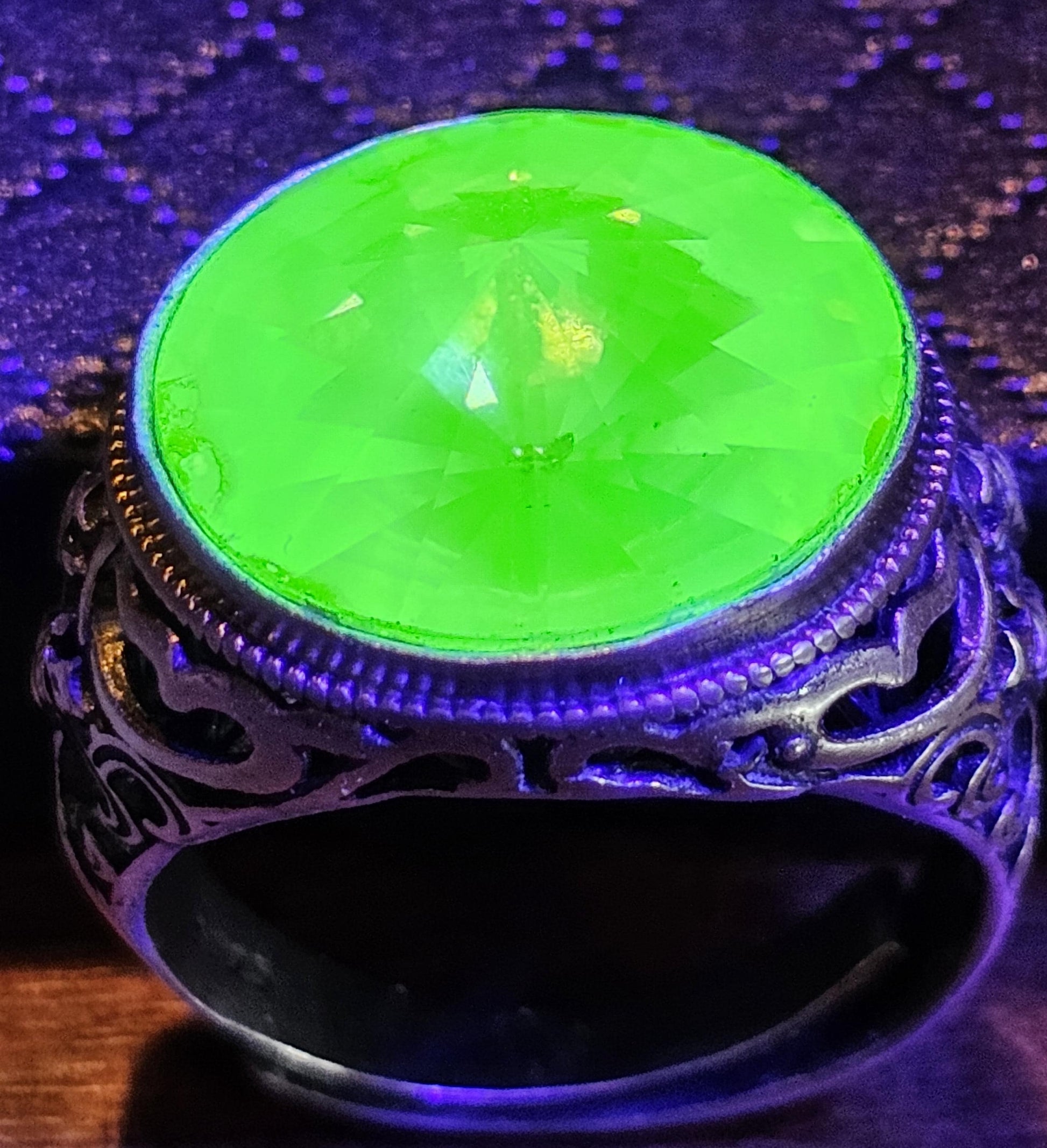 Uranium Glass Men Ring Adjustable with a large 18 mm vintage Uranium glass Rivolis style Round cut stone that glows under black/UV light