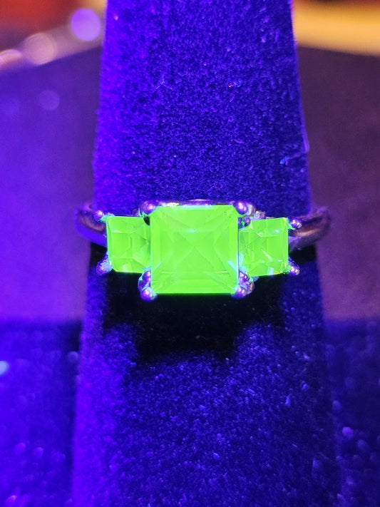 Uranium Glass Princess cut Ring size 7 new Sterling Silver/18K Gold Uranium glass stone and 2 accent stones that glows under black/UV light