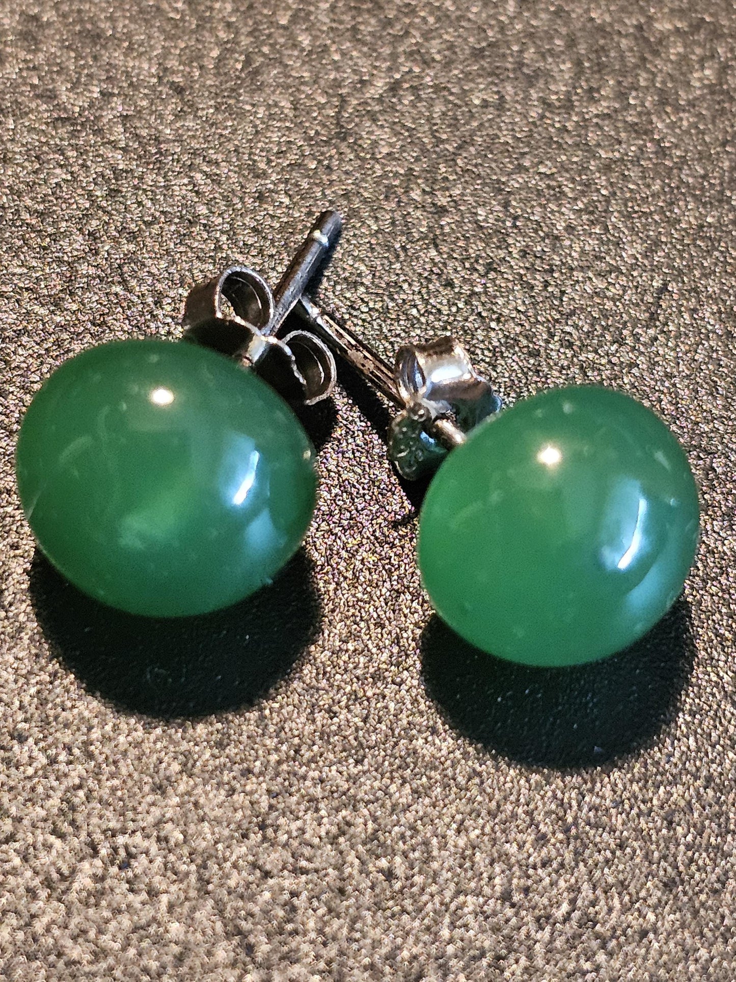 Uranium Glass Earrings in new Sterling Silver with Vintage Dark Green 9 mm round cut Uranium Glass stones, that glow under black/UV light