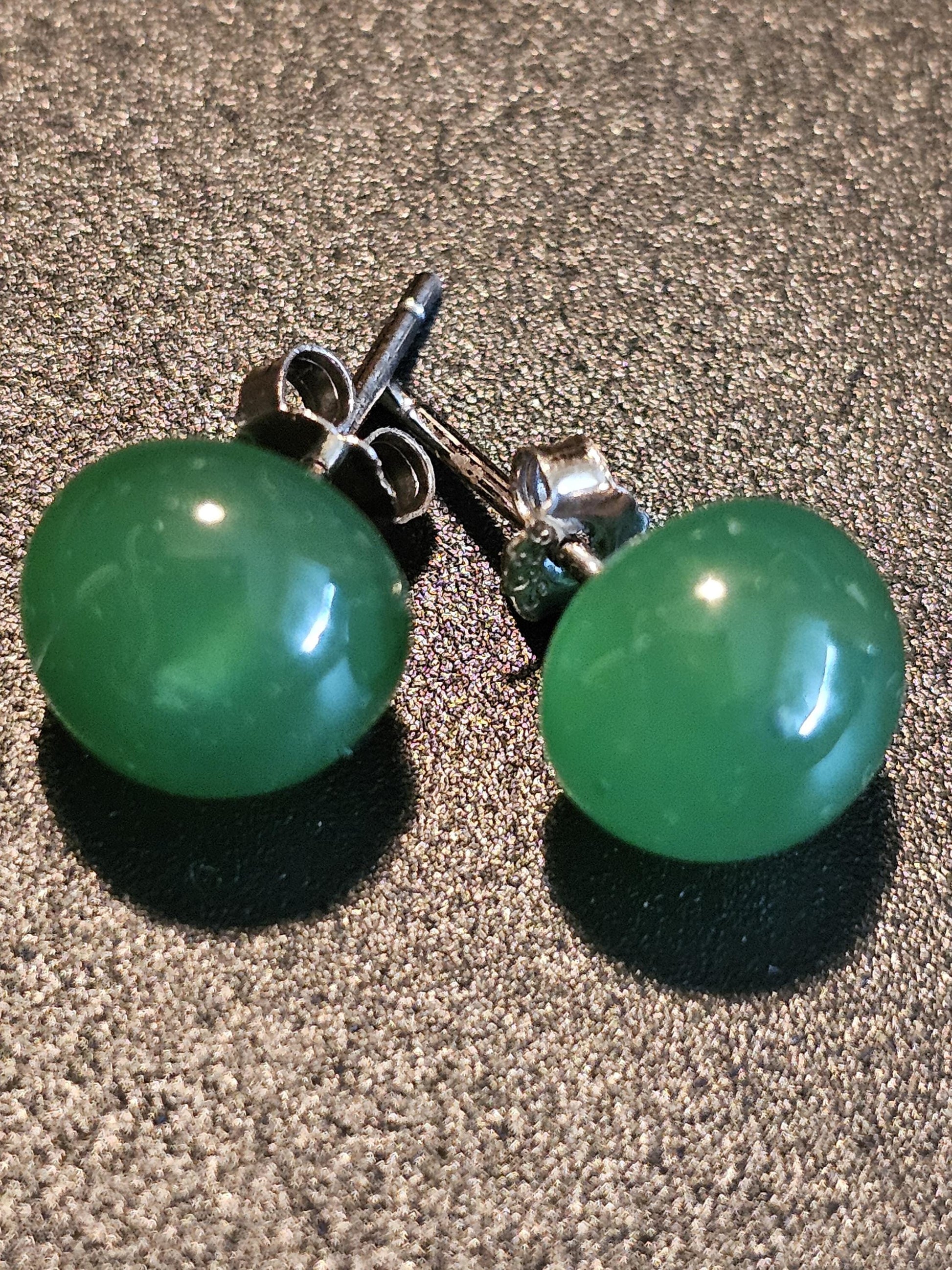 Uranium Glass Earrings in new Sterling Silver with Vintage Dark Green 9 mm round cut Uranium Glass stones, that glow under black/UV light