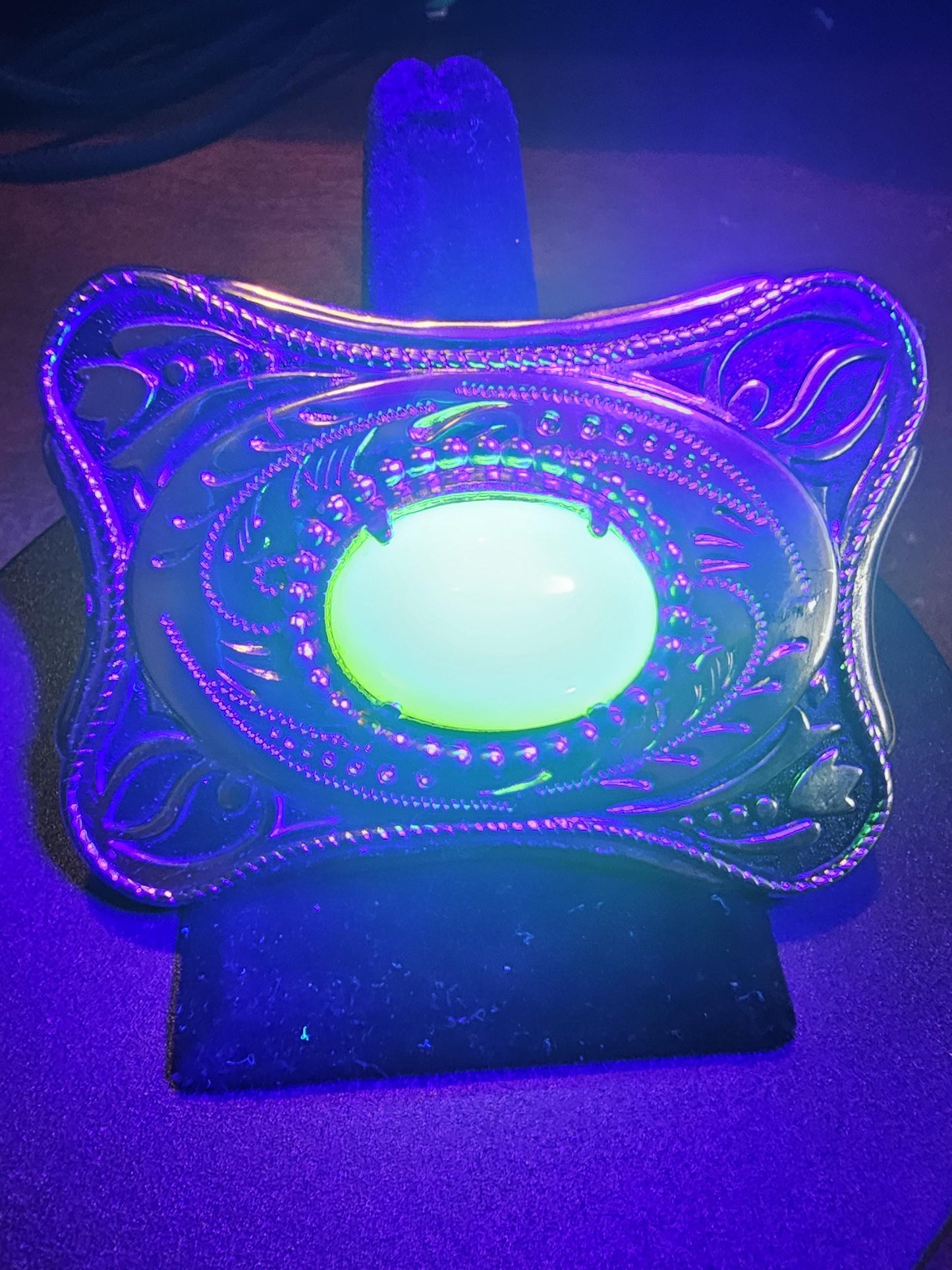 Uranium Glass Belt Buckle large 25x18 mm Oval cut Round top Cabochon cut vintage Uranium Glass stone that glows under black / UV light