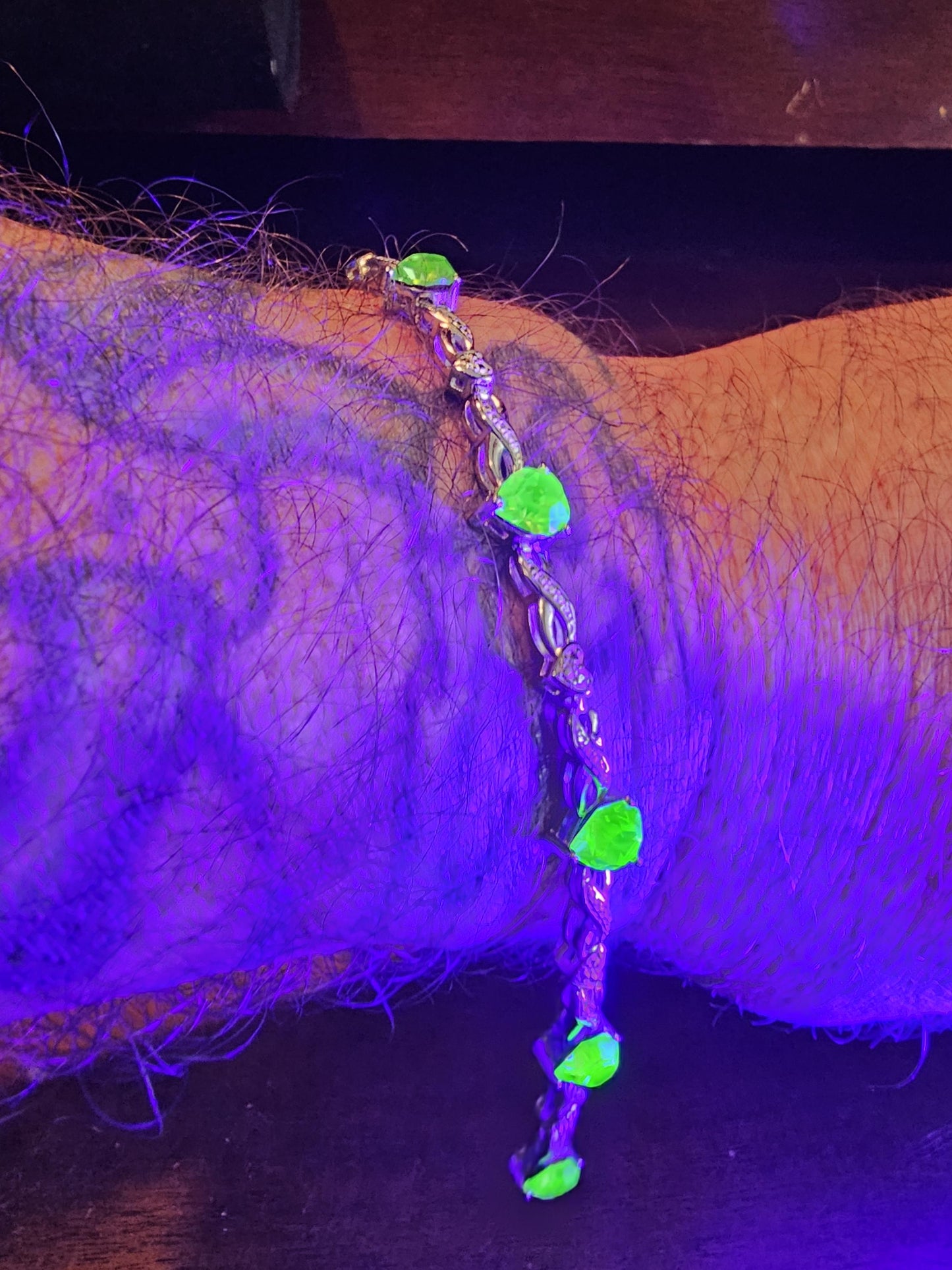 Uranium Glass Bracelet new Sterling Silver with 7 vintage Uranium glass Heart cut 6x6.5 mm stones that glow under black / UV light