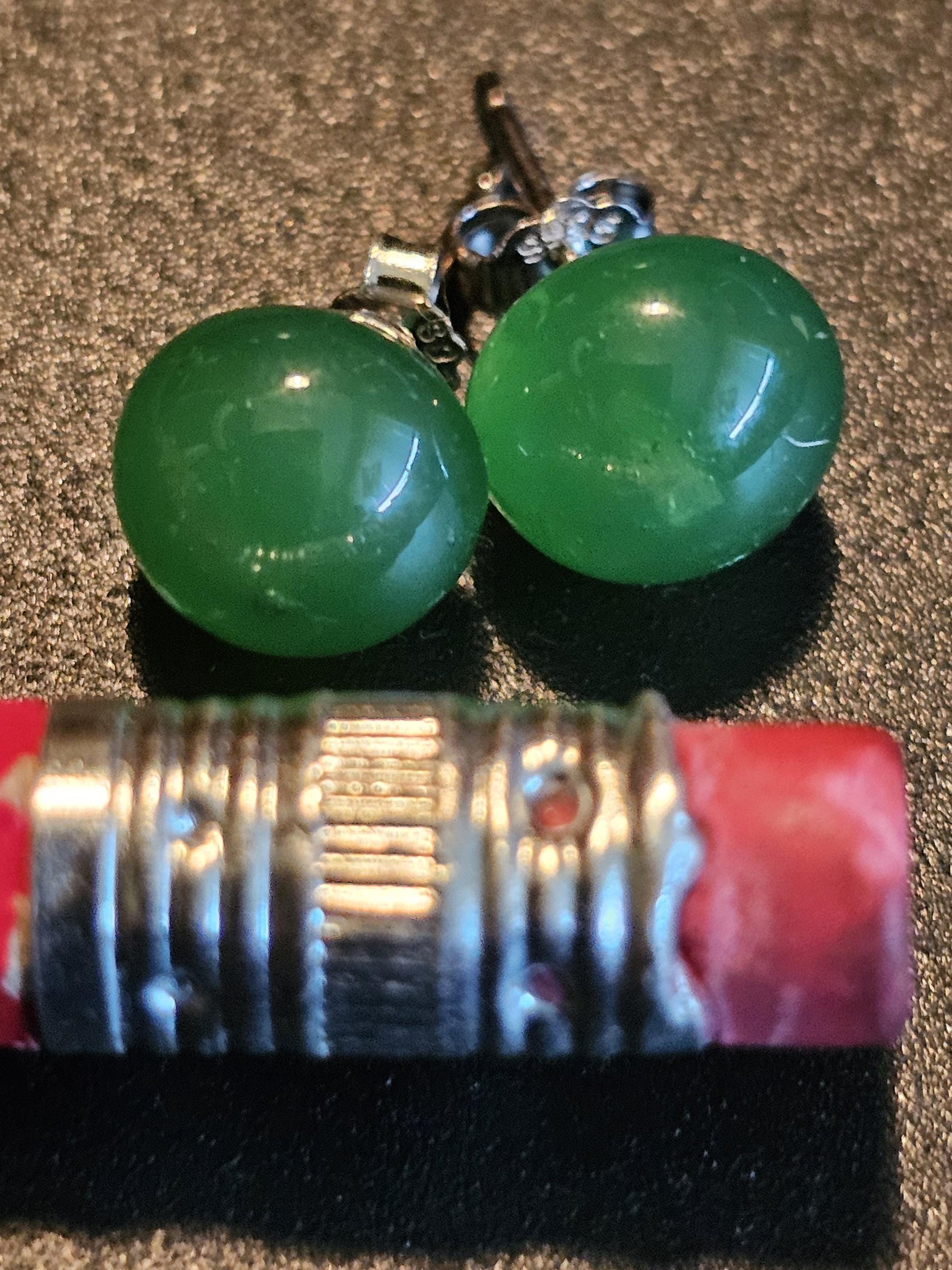 Uranium Glass Earrings in new Sterling Silver with Vintage Dark Green 9 mm round cut Uranium Glass stones, that glow under black/UV light
