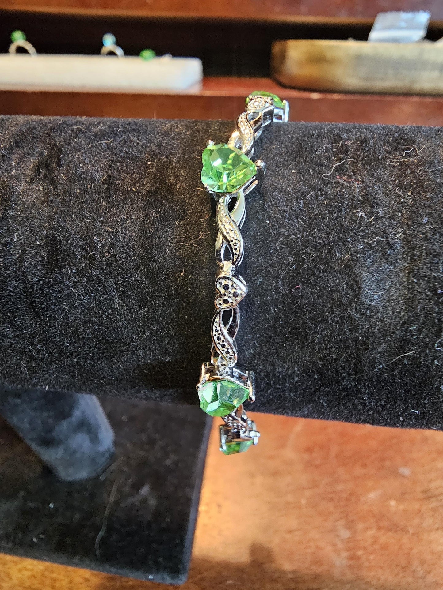 Uranium Glass Bracelet new Sterling Silver with 7 vintage Uranium glass Heart cut 6x6.5 mm stones that glow under black / UV light