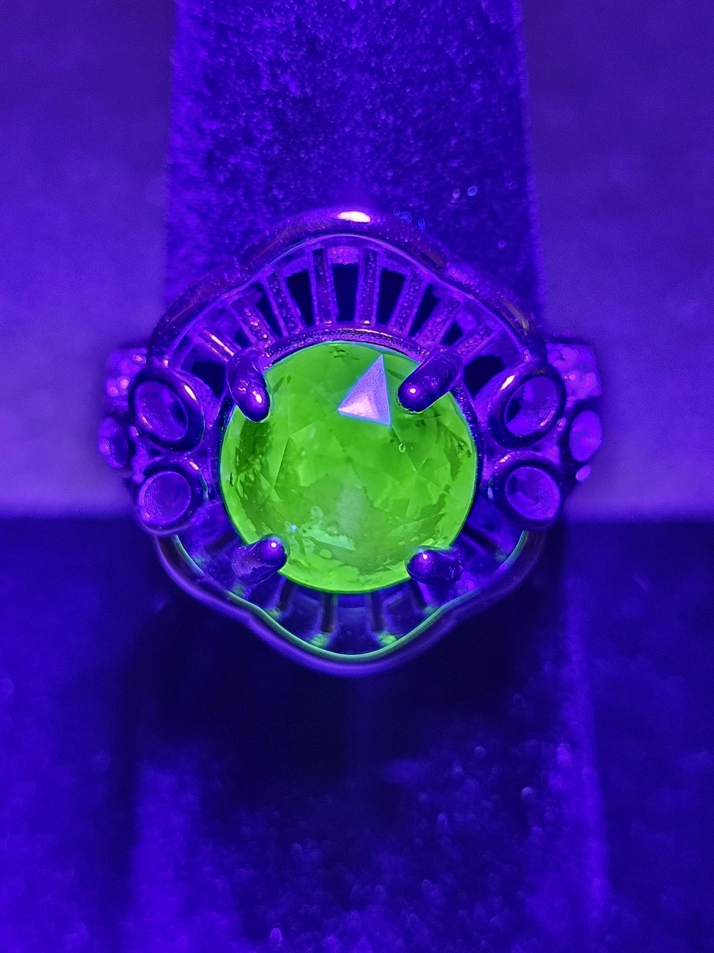 Uranium Glass Round cut Ring in size 7. New Vintage style Sterling Silver with a vintage Uranium glass stone that glows under black/UV light