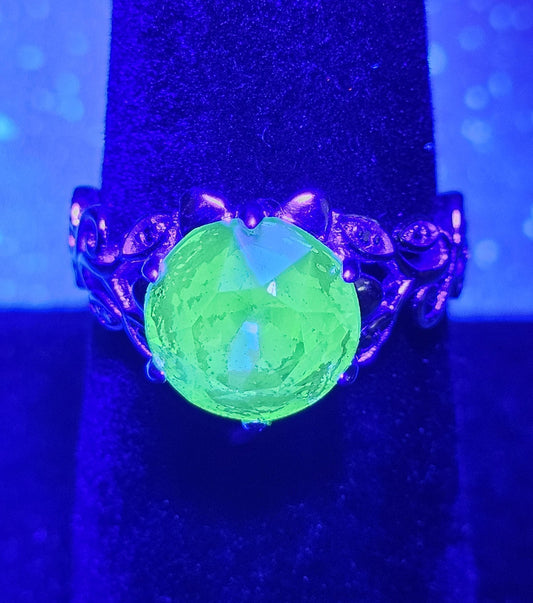 Uranium Glass Round cut Ring in size 7. New Art Nouveau style Sterling Silver vintage Uranium glass stone that glows under black/UV light