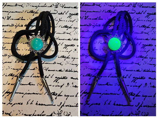 Uranium Glass Bolo Tie Green 18 mm Round cut Round top Cabochon cut vintage Uranium Glass stone that glows under black / UV light