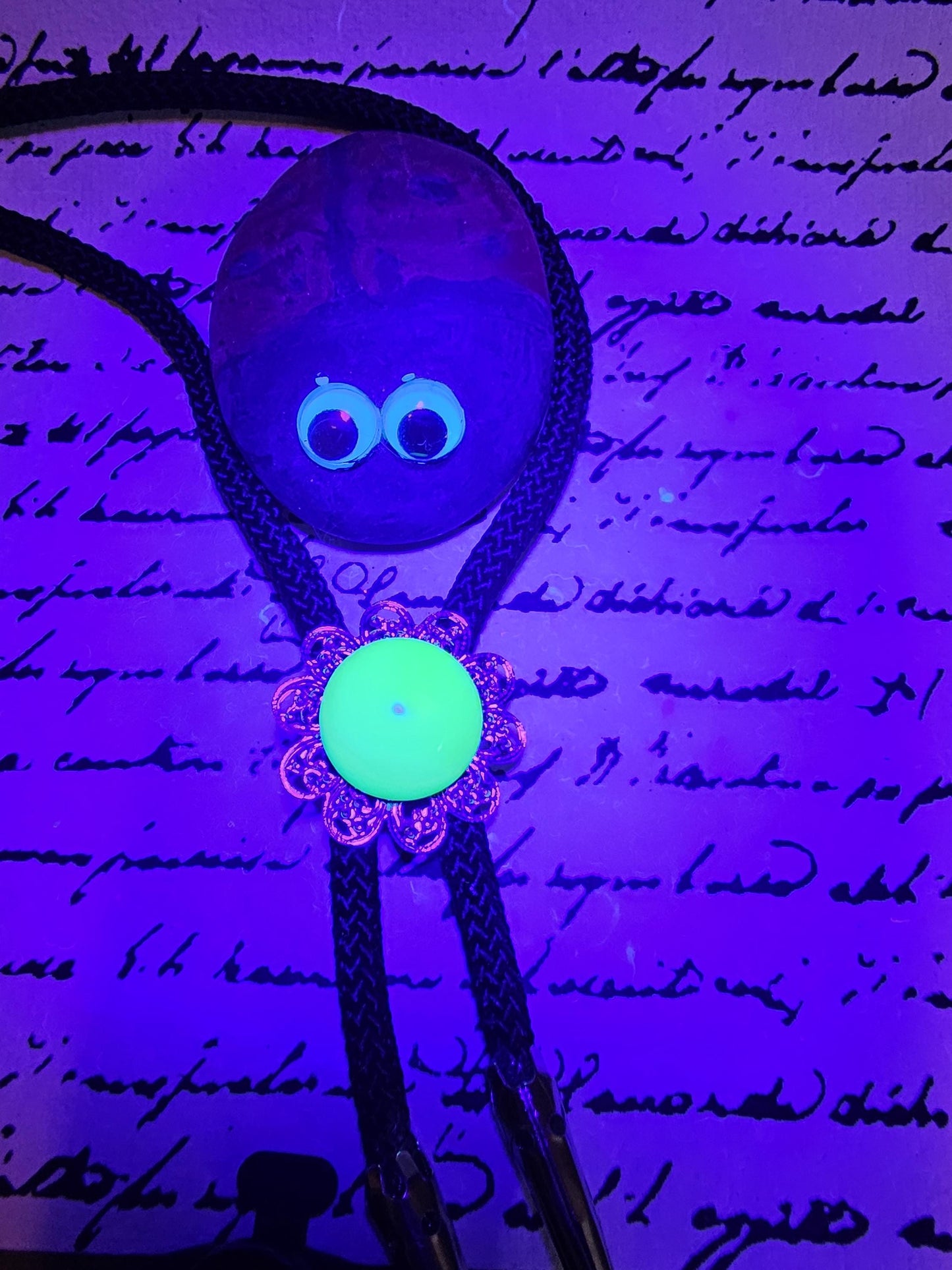 Uranium Glass Bolo Tie Green 18 mm Round cut Round top Cabochon cut vintage Uranium Glass stone that glows under black / UV light