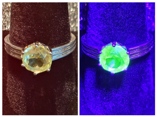 Uranium Glass Round cut Ring new Sterling Silver size 9.5 READ DESCRIPTION with vintage Uranium glass stone that glows under black / UV ligh