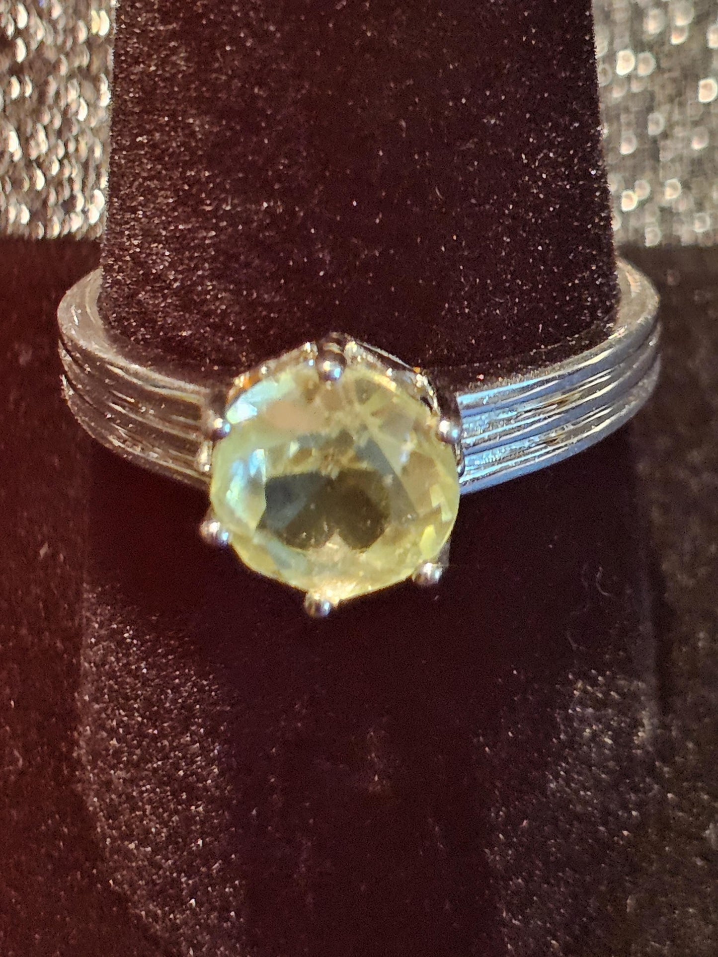 Uranium Glass Round cut Ring new Sterling Silver size 9.5 READ DESCRIPTION with vintage Uranium glass stone that glows under black / UV ligh