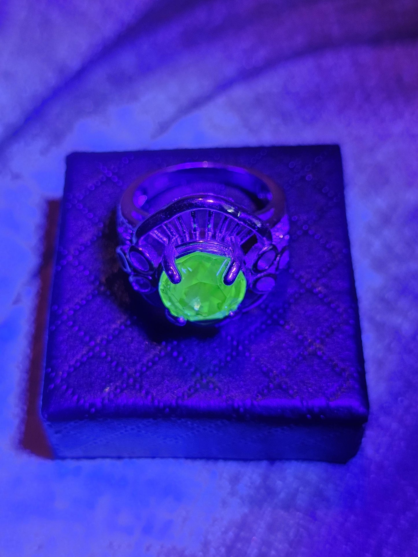 Uranium Glass Round cut Ring in size 7. New Vintage style Sterling Silver with a vintage Uranium glass stone that glows under black/UV light