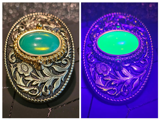 Uranium Glass Belt Buckle Gold colored 25x18 mm Oval cut Round top Cabochon cut vintage Uranium Glass stone that glows under black/UV light