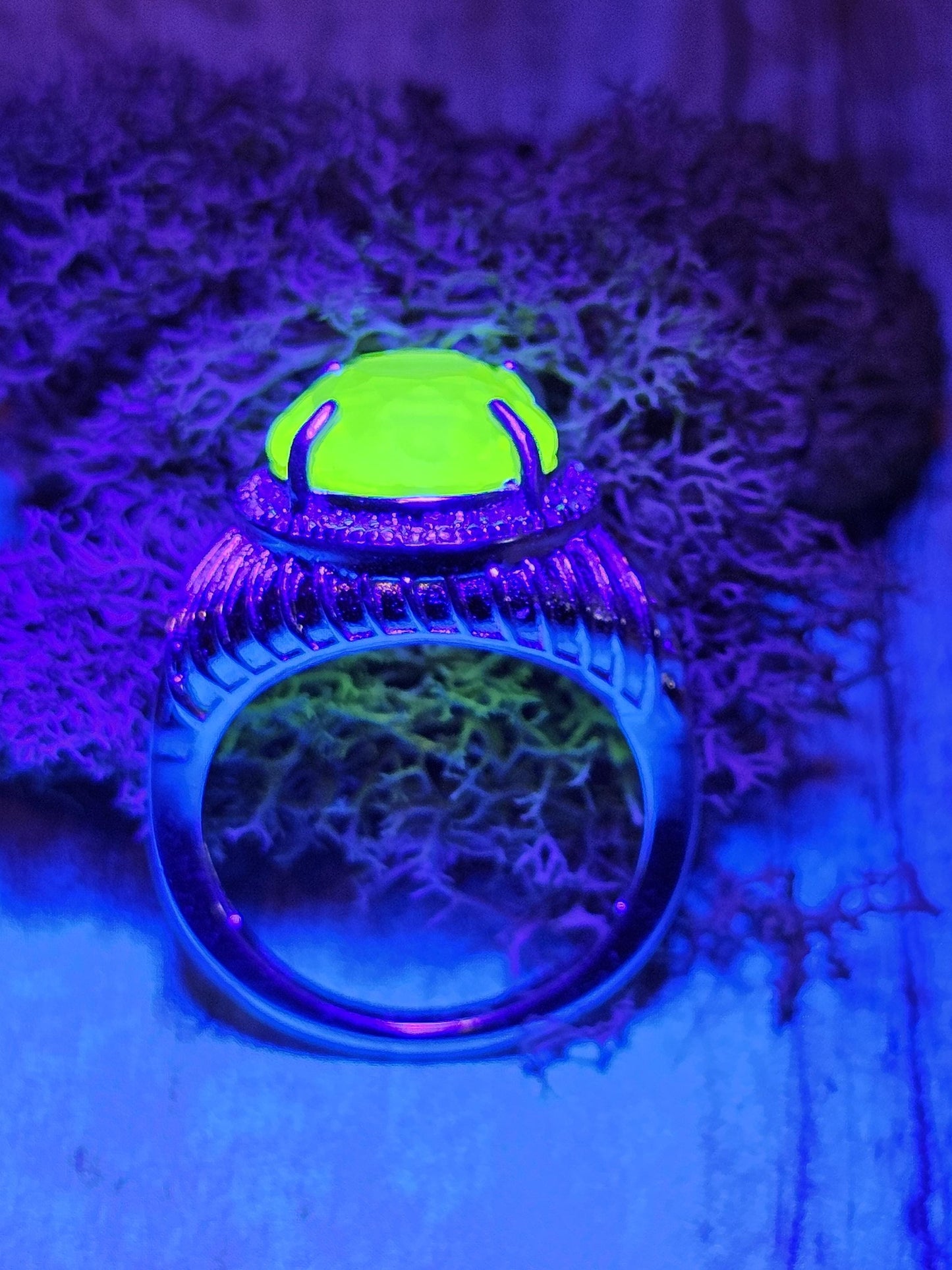 Uranium Glass Round cut Ring size 8.5 New Vintage style Sterling Silver with a vintage Uranium glass stone that glows under black/UV light