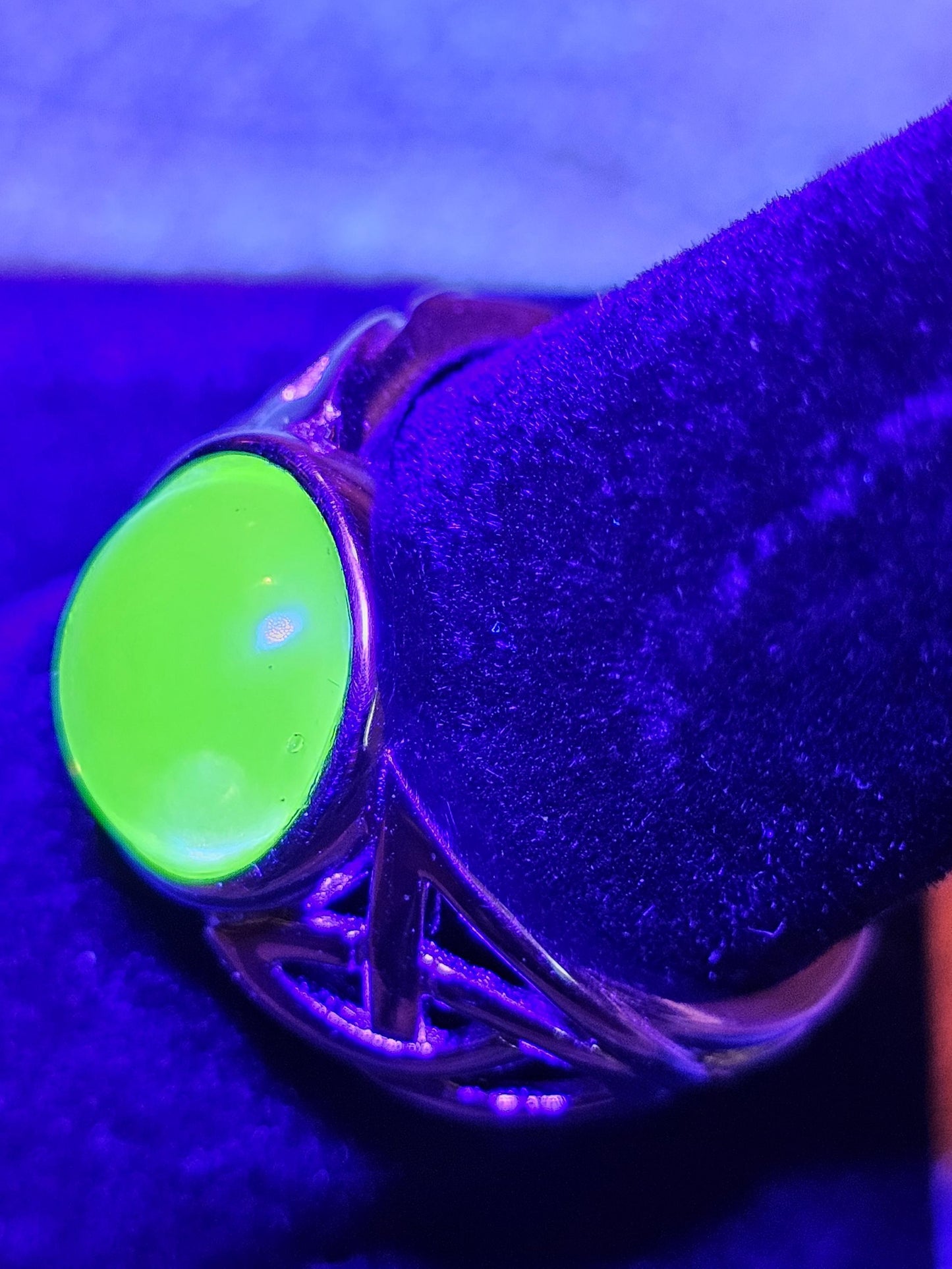 Uranium Glass Men's Ring Celtic Knot in size 8.5 to 11. New Sterling Silver with vintage Uranium glass stone that glows under black/UV light