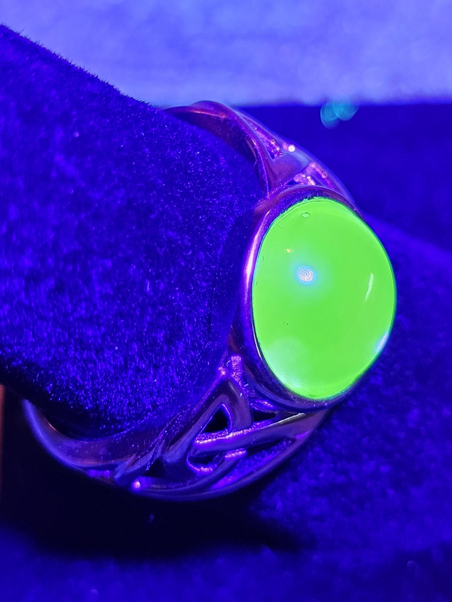 Uranium Glass Men's Ring Celtic Knot in size 8.5 to 11. New Sterling Silver with vintage Uranium glass stone that glows under black/UV light