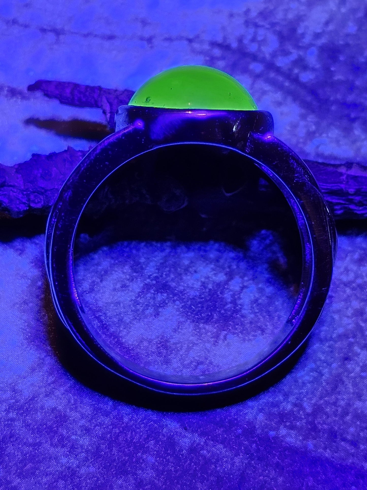 Uranium Glass Men's Ring Celtic Knot in size 8.5 to 11. New Sterling Silver with vintage Uranium glass stone that glows under black/UV light