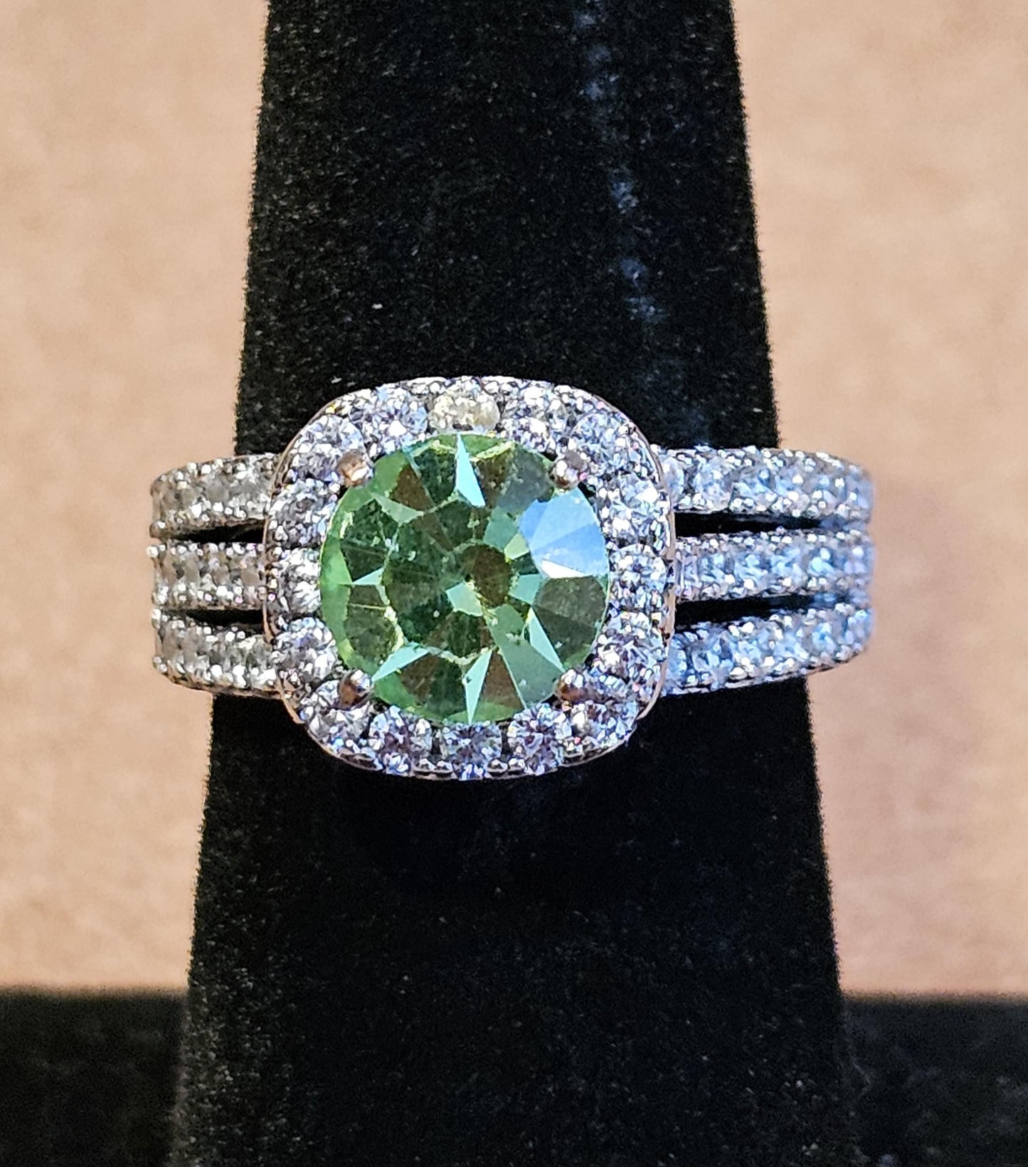 Uranium Glass Round cut Ring in size 7.  New Silver plated with a vintage 8mm Uranium glass stone that glows under black/UV light