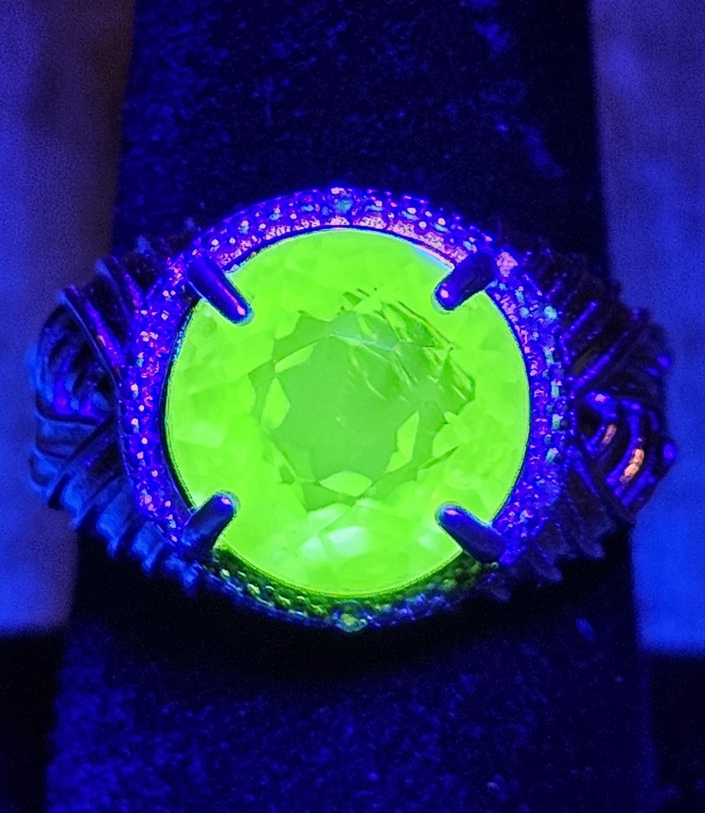 Uranium Glass Round cut Ring size 8.5 New Vintage style Sterling Silver with a vintage Uranium glass stone that glows under black/UV light